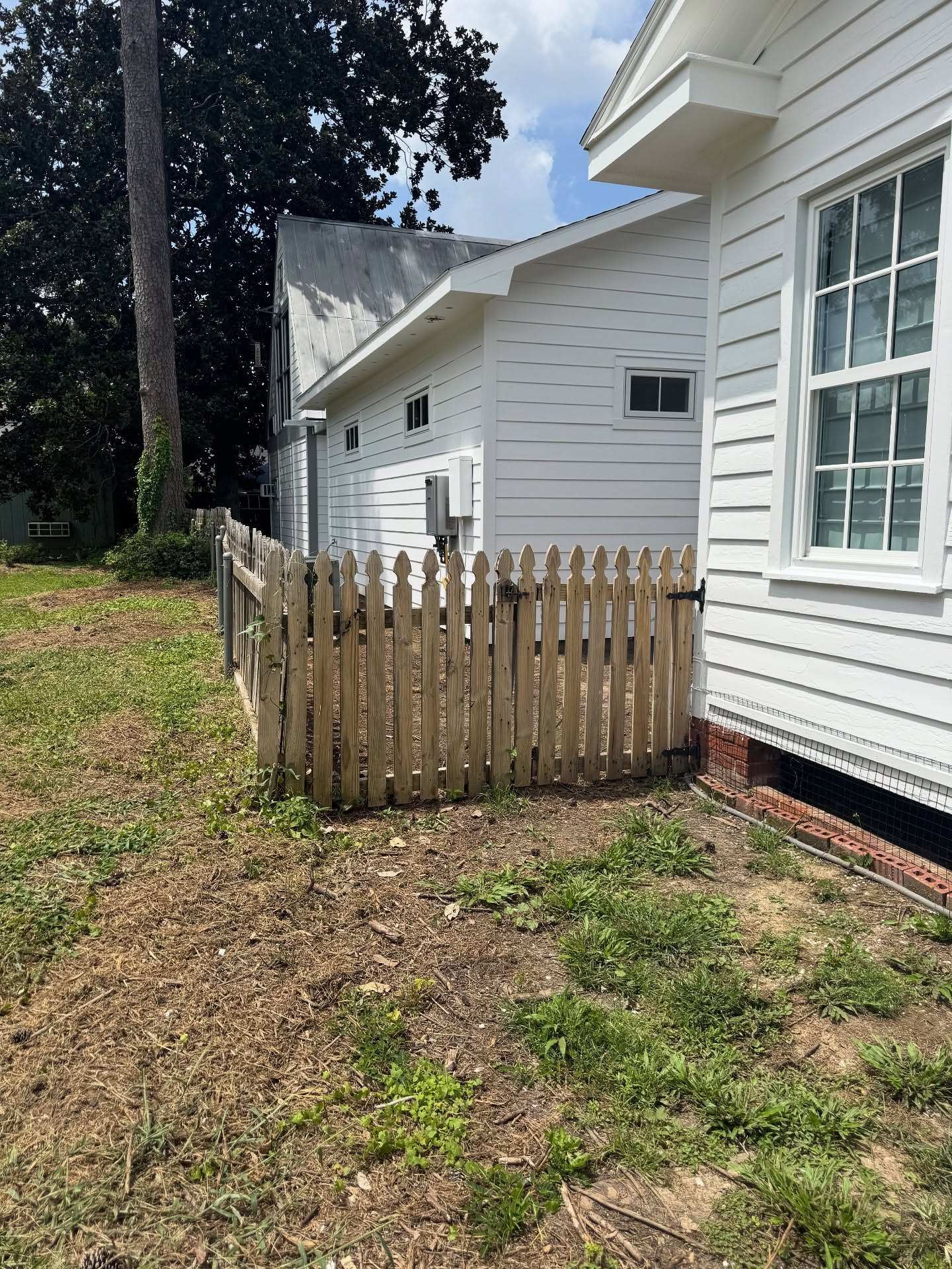 Swipe to see how far this yard came⬇️
From overgrown and weathered to clean and custom-built!
This one took some serious trimming, demo, and teamwork but the end result brought this whole property back to life. 🙌🏻
#stinsonstrong #fencetransformation #beforeandafter #builttolast #trustedcontractor #blessed #residentialconstruction #Goddriven