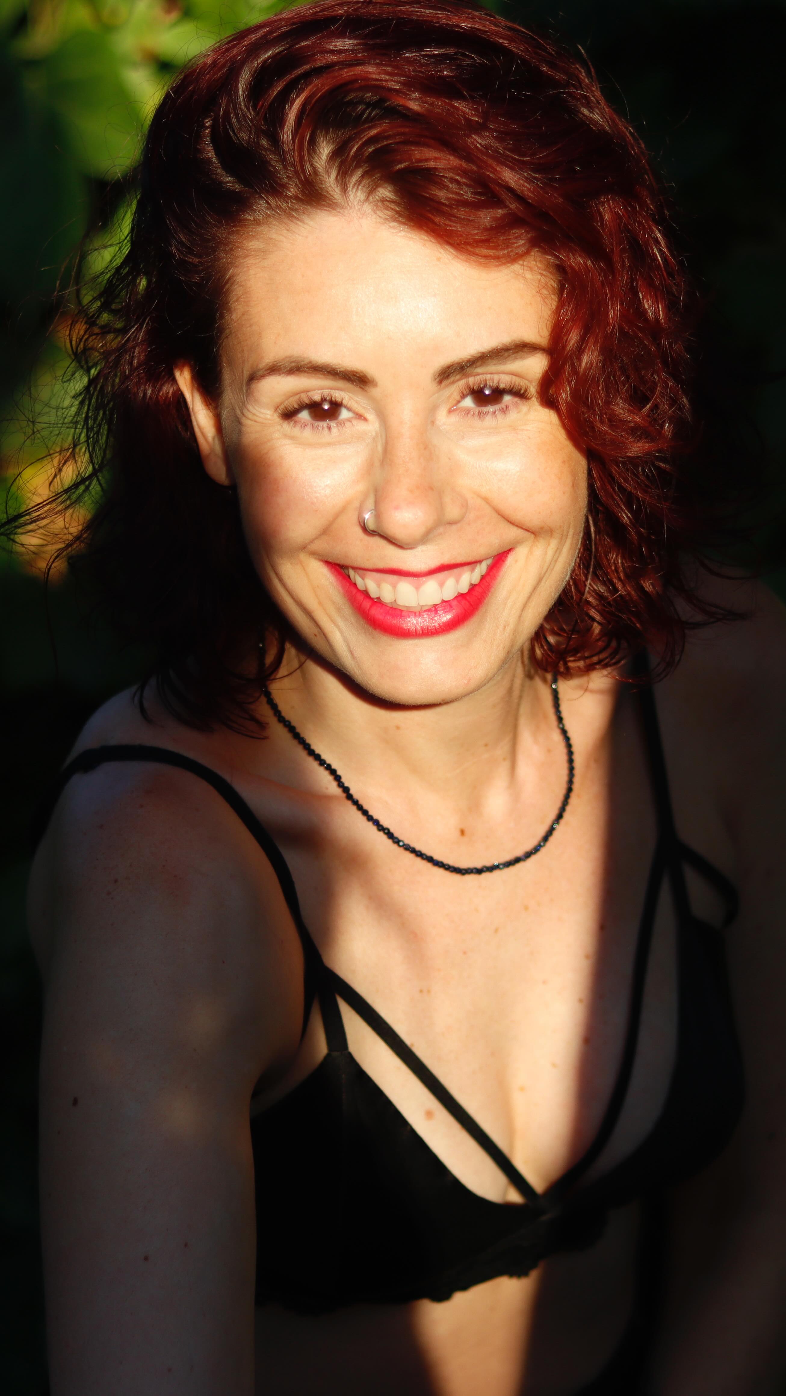 La puesta de sol de Barcelona sobre la piel de @miriam_riga 🌅
#sesionesfotográficas #shotting #mujeresqueinspiran #fotosconalma #sesiondefotosenlanaturaleza #fotografianatural #naturalezayluz #atardecer