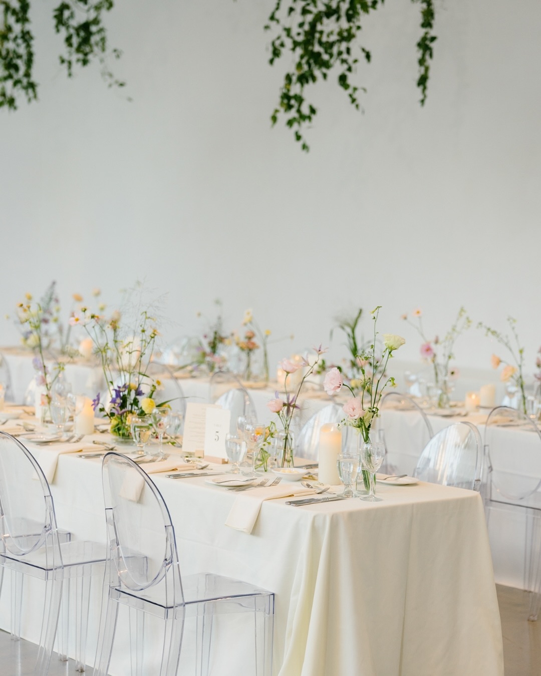 Surrounded by art, soft florals, and the people they love most. Highlights from T + Sโs beautiful day. ๐ค
photographer: @rosannalephotography @rayastudios_
planner: @rainbowchan.weddings
florist: @philiaflora
hair and makeup: @louminousmakeup @joyce.makeupartist
venue: @at_theagh
shot on film and digital