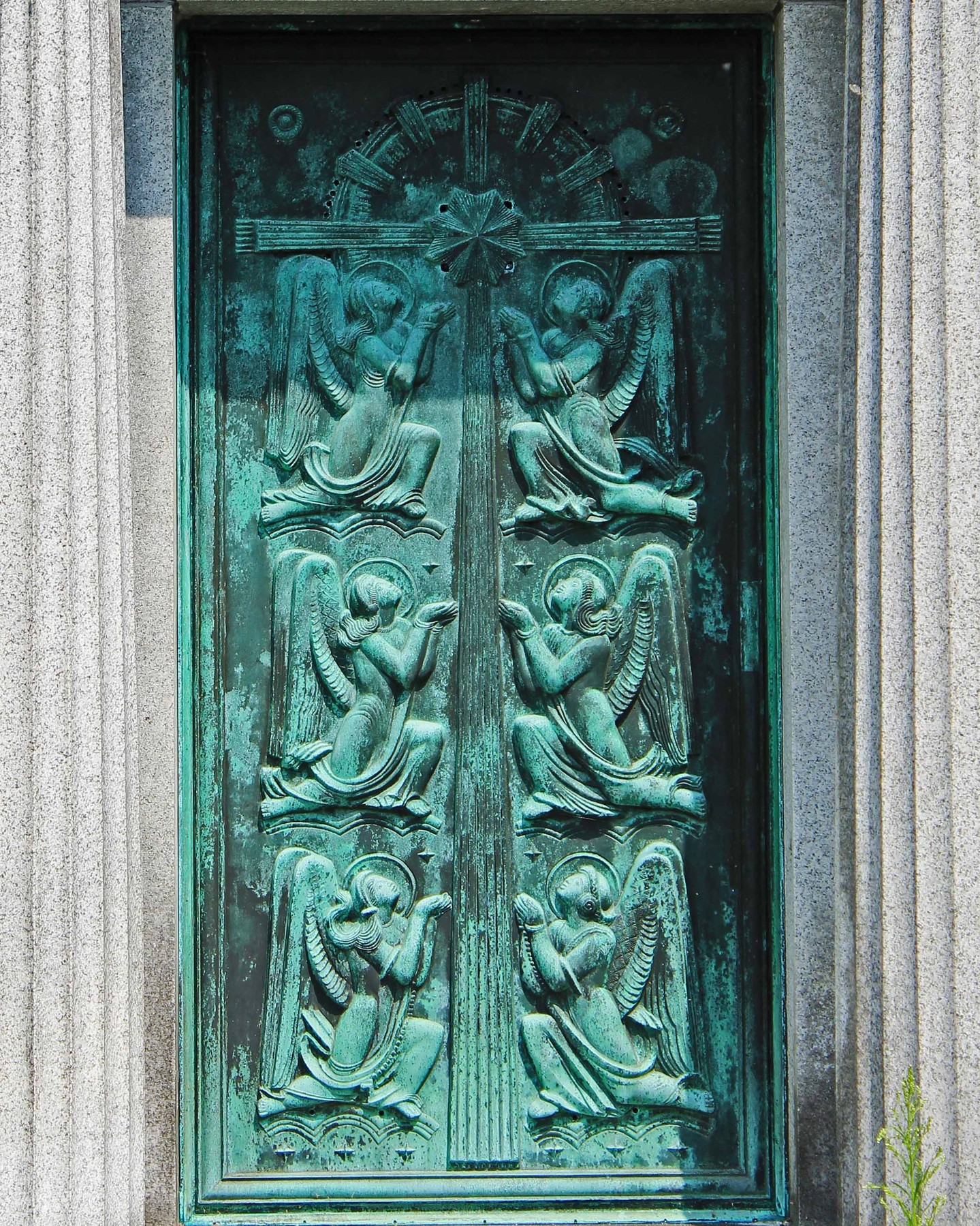 Calvary Cemetery, Evanston, IL
#cemeteryphotography #mausoleumdoors #cemetery #mausoleum #angels #cemeteryangels #mausoleumart #cemeteryart #calvarycemetery #evanstonil #cemeteryfinds #cemeterytravels #tombstonetravels