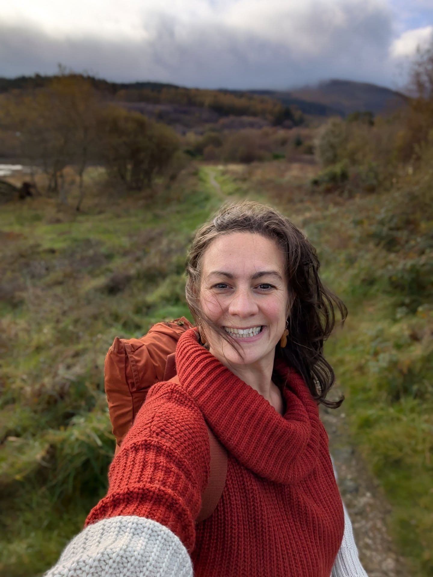 Happy Samhain folks 👣🎃🍄 I've had a busy few days running private events for some lovely people. It's great to get out and smell the fungi. Theres a few brightly coloured beauties out there just now some of which are edible. Thanks to @sacredspiraltattoo for my death cap ☠️(definitely not edible!) and Nathan @roamwest.scotland forgot making me giggle with the pasta he served for the @theinchreebarnproject event tonight 💀😆🍄🟫
I cannot wait to buy all the reduced pumpkins and eat all the soup! 🎃🤗