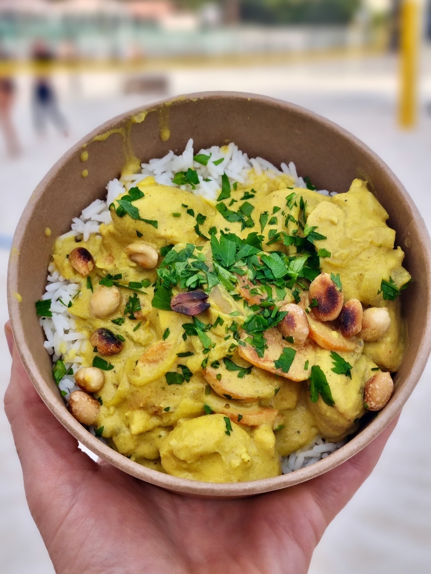 À travers les yeux d'Anthony - OCTOBRE 🎃
Une adresse de folie en slide 12 😍 !
1️⃣ Notre poulet curry coco livré pour des sportifs 🏐
2️⃣ Préparation de paella au CINES MONTPELLIER 💼
3️⃣ La paella en question, prête à être servie 🤤
4️⃣ Une livraison de paella pour un team building au @karting_elceka
5️⃣ Le chef en pleine prépa de paella géante 😎
6️⃣ Notre chili con carne en portion individuelle 🌶️
7️⃣ Petit tour chez @bouillonpopotestjeandevedas aux @halles_vedasiennes pour le dernier jour de notre super alternante Mathilde ❤️
8️⃣ Le chef en pleine préparation de Gazpacho Manchego !
9️⃣ Notre fameux Gazpacho Manchego prêt à être dégusté pour un anniversaire chez @trs_.production 🥳
🔟 Nos planches mixtes 🥓🧀🥒
1️⃣1️⃣ Zoom sur notre buffet de tapas réalisé pour un mariage à Palavas les flots 🌊
1️⃣2️⃣ Petite pause pendant quelques jours à Lisbonne, et passage obligé au @timeoutlisboa 😋
1️⃣3️⃣ Les rues de Lisbonne ❤️🇵🇹
1️⃣4️⃣ Dégustation de Pastéis de Nata chez @pasteisbelem, un régal !
#dump #octobre #traiteur #montpellierfood #halloween #paella #gazpacho #fideua #mariage #wedding #montpellier #montpellierfood #foodlover