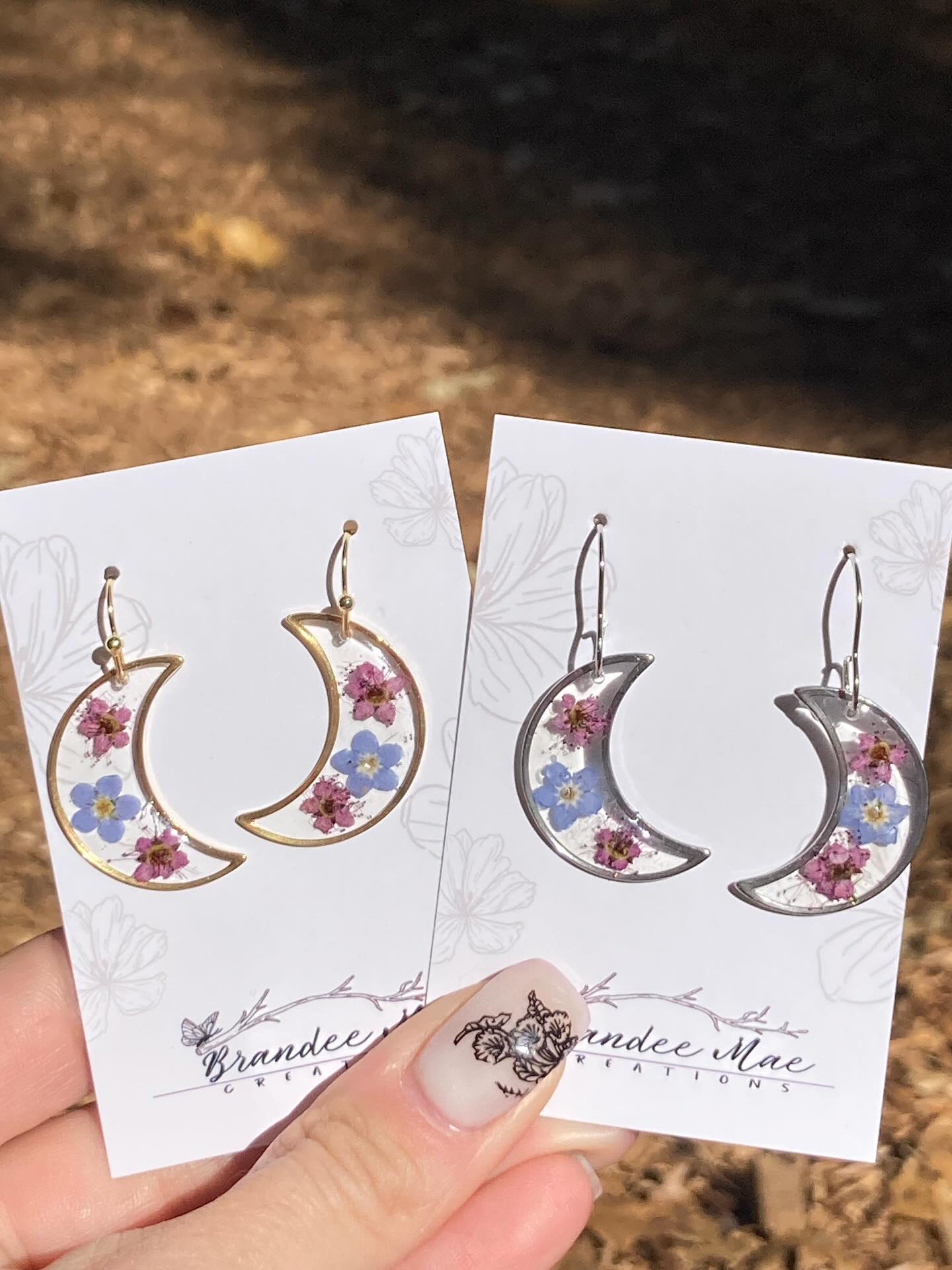 Moons in every color, find them with so many other fun things today at Winterfaire in Grass Valley!