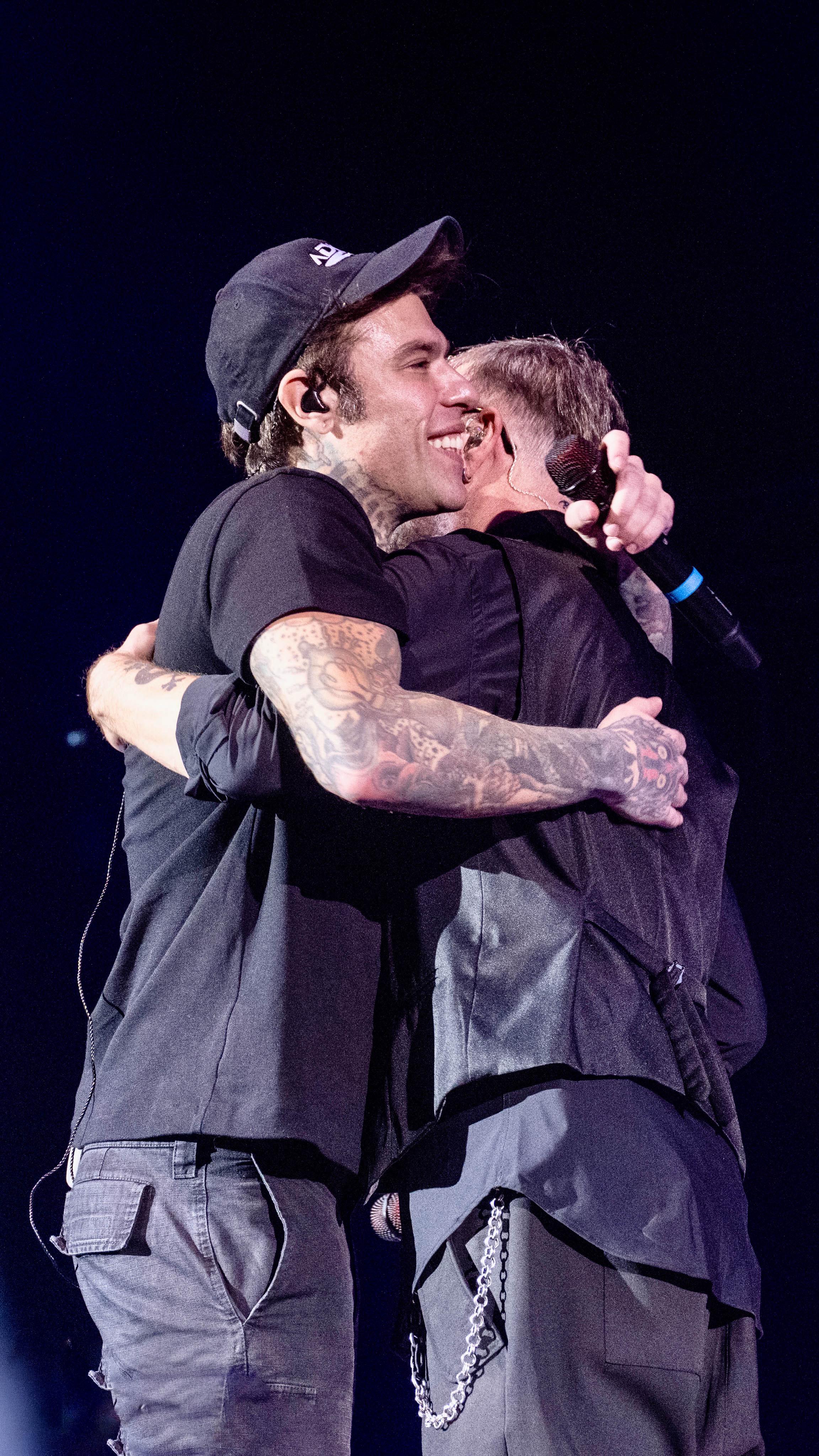 “Bella Stronza” con @fedez live all’@unipolforum di Milano!