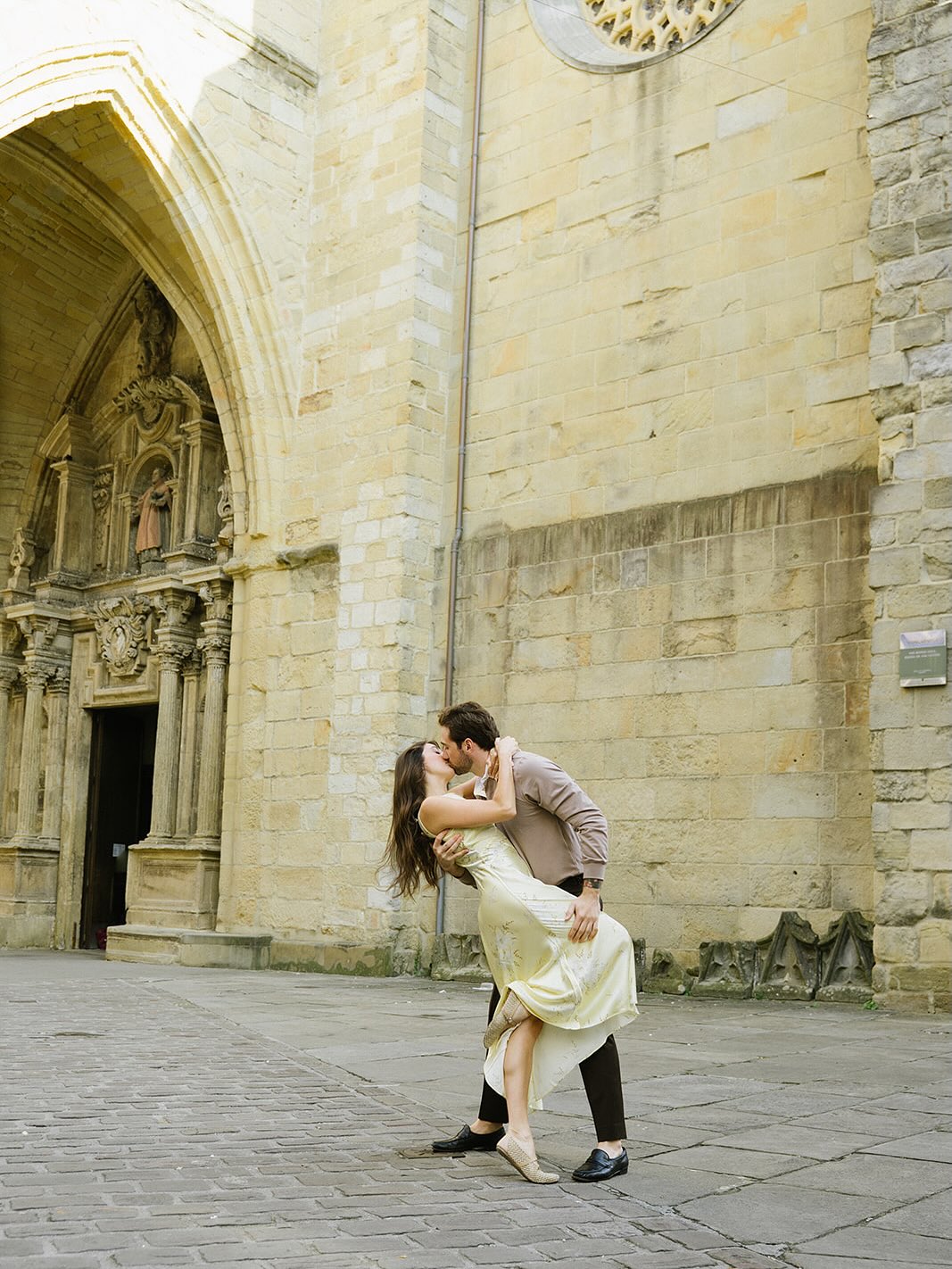 From New York to San Sebastián, we celebrated their love in an unforgettable setting. Thank you for trusting me to capture this very special moment. ✨💍
En 🇪🇸
….
Desde Nueva York hasta San Sebastián, celebramos su amor en un escenario inolvidable. Gracias por confiar en mí para capturar este momento tan especial. ✨💍
.
.
.
#CouplePhotoshoot #EngagementSession #CouplePhotography #BookYourSession #LoveInPictures #SesiónDePareja #SesiónDeCompromiso #FotografíaDePareja #ReservaTuSesión #AmorEnImágenes