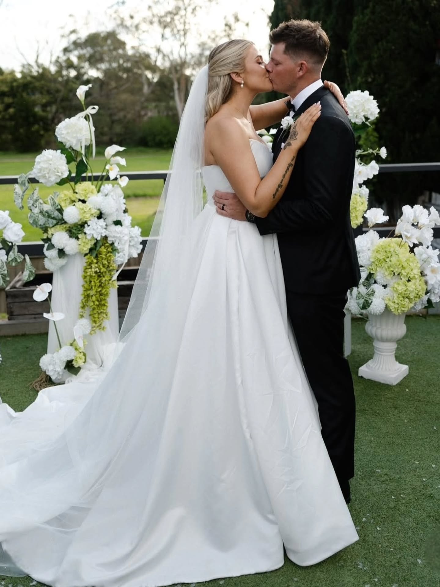 What a stunning day celebrating Larni and Jamie at Daydreamers Café 🌿
Thank you both for choosing me to create this setting for you — from the ceremony setup to welcoming the guests with a customized welcome sign package, everything just flowed seamlessly.
Every couple brings their own vision — simple and modern, soft and romantic, or something completely unique.
Whatever that looks like for you, I’ll make sure it feels completely yours. ⚘️
#Decodays #WeddingFlorist #MelbourneWeddings #WeddingStylist #ArtificialFlowers #FauxFlorals #FloralDesign #WeddingInspo #MelbourneFlorist #WeddingSetup #WeddingVibes #WeddingDetails #FloristLife #WeddingDecor #EventStyling #LuxuryWeddings #BrideToBe #EngagedCouple #WeddingGoals #PakenhamFlorist #YarraValleyWeddings #DandenongRangesWeddings #DaydreamersCafe #OutdoorWedding #WelcomeSign #ModernWedding #CeremonyStyling #WhiteAndGreenWedding
@justinwestwoodphotography - photo 1 stunningly captured!
@daydreamers.cafe
@larni.evans - bride
@blowwavesbykristina
@charlottesweetlandmakeupartist
@blossom_aesthetics_vic
@decodays - luxe floral design hire, props & signage
@bouquetsbydecodays - all faux bouquets and personal flowers