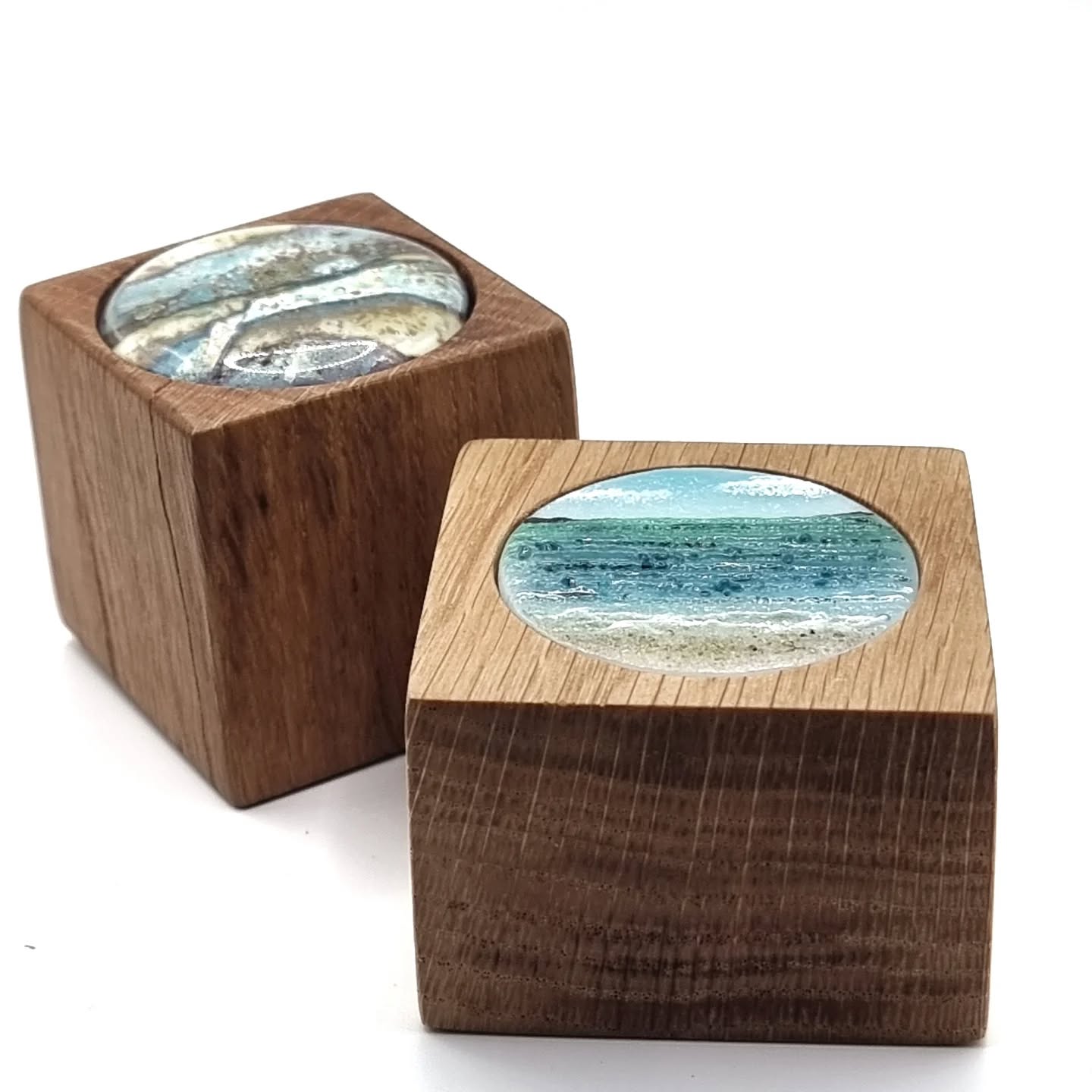 NOUVEAU - Superbes petites boîtes en chêne et verre - bientôt chez @baldescreateurs à Rodez
NEW - Gorgeous little oak and glass boxes - coming soon to @baldescreateurs in Rodez