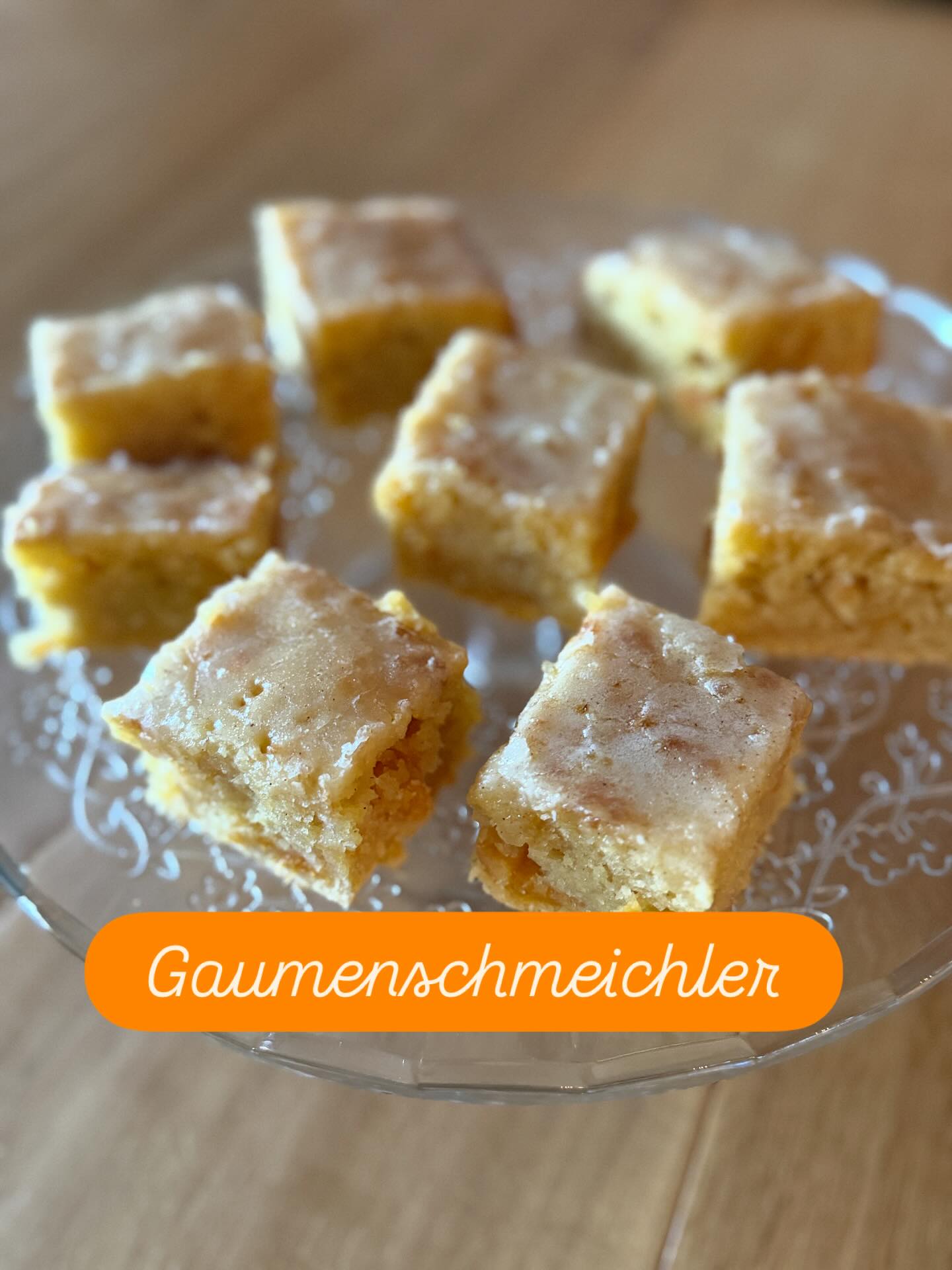 Aprikosen-Rum-Würfel, herrlich zart, fluffig, deliziös #backtastisch #dörraprikosen #aprikosen #rum #kuchen #kuchenmitfrüchten