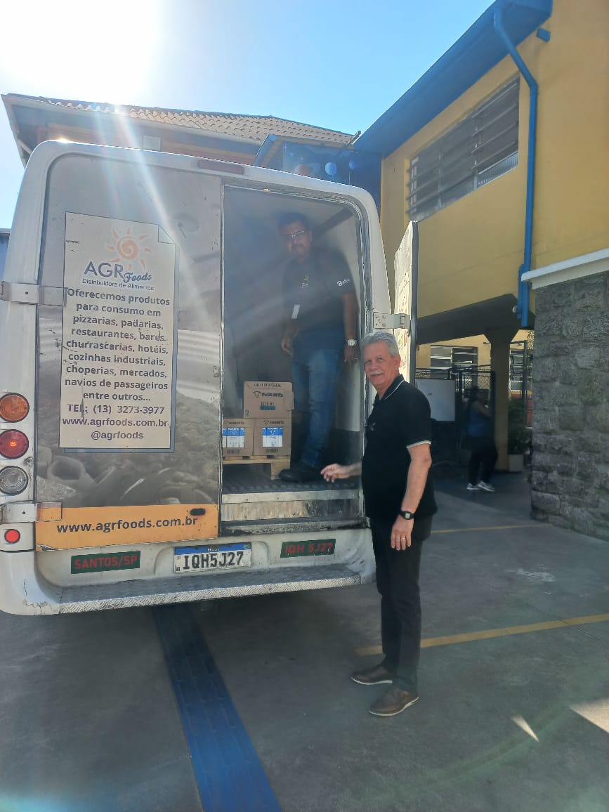 💛 Gratidão que aquece o coração! 💛
Hoje queremos expressar toda a nossa emoção e profundo agradecimento ao 55º Grupo Escoteiro do Mar Morvan Dias Figueiredo, pela generosa doação de 40 caixas de leite para as nossas crianças. 🥛✨
Gestos como esse vão muito além da ajuda material — eles representam solidariedade, amor ao próximo e o verdadeiro espírito de união. Cada caixa de leite recebida é um gesto de carinho que fortalece nossa missão de cuidar e proporcionar dias mais felizes para quem mais precisa. 💖
Em nome de toda a equipe e das 668 crianças atendidas pelo Educandário Santista, deixamos o nosso mais sincero muito obrigado! Que o exemplo de vocês inspire muitas outras pessoas a espalhar bondade e fazer a diferença. 🌟
#gratidãosempre #educandariosantista #doaçãocomamor #solidariedade #escoteirosdomar #juntospelascrianças #gestosquetransformam #AmorAoPróximo #FazerOBem