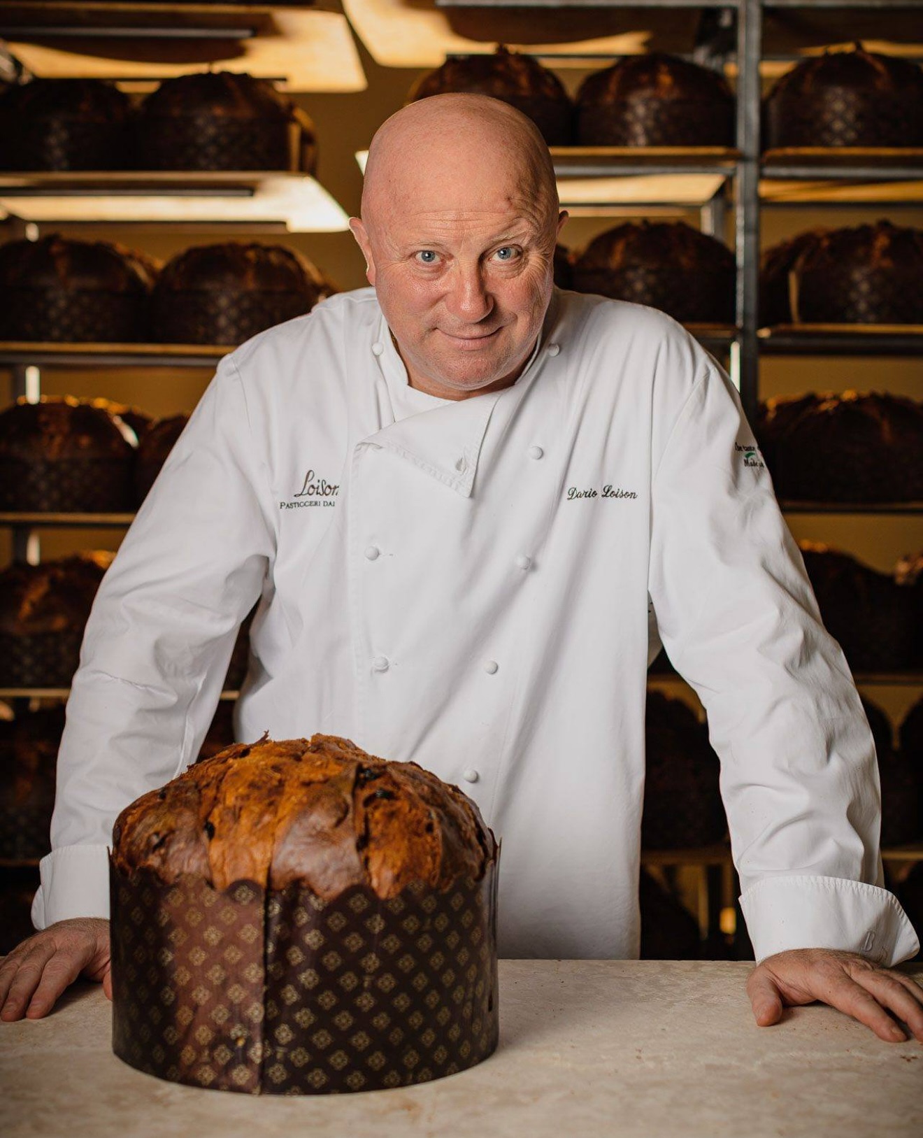 🎄✨ ¡Llegaron los Panettoni más esperados del año! ✨🎄
Desde Italia hasta tu mesa, los Panettoni Loison marcan el inicio de la Navidad en Islas de Sabores 🇮🇹❤️
Cada uno es una obra de arte creada por los maestros pasticceri Loison, con masa madre natural, ingredientes de origen protegido y una tradición familiar que desde 1938 celebra la excelencia italiana.
🎁 Disponibles en sabores clásicos y ediciones gourmet, perfectos para regalar o compartir en familia.
🍞 Tradición, aroma y elegancia en cada mordida.
📍 Encuéntralos en nuestras tiendas @lavineriaitaliana o pide el tuyo por mensaje directo.
#IslasDeSabores #Loison #PanettoneLoison #NavidadItaliana #Gourmet #HechoEnItalia #TradiciónItaliana #ChristmasVibes #DolceNatale