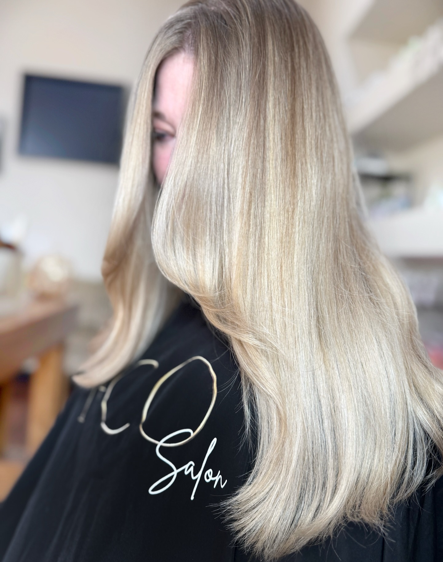 Healthy hair starts with hydration. Dry strands can’t shine, style, or grow their best — keep your hair quenched with moisture and watch it transform💧