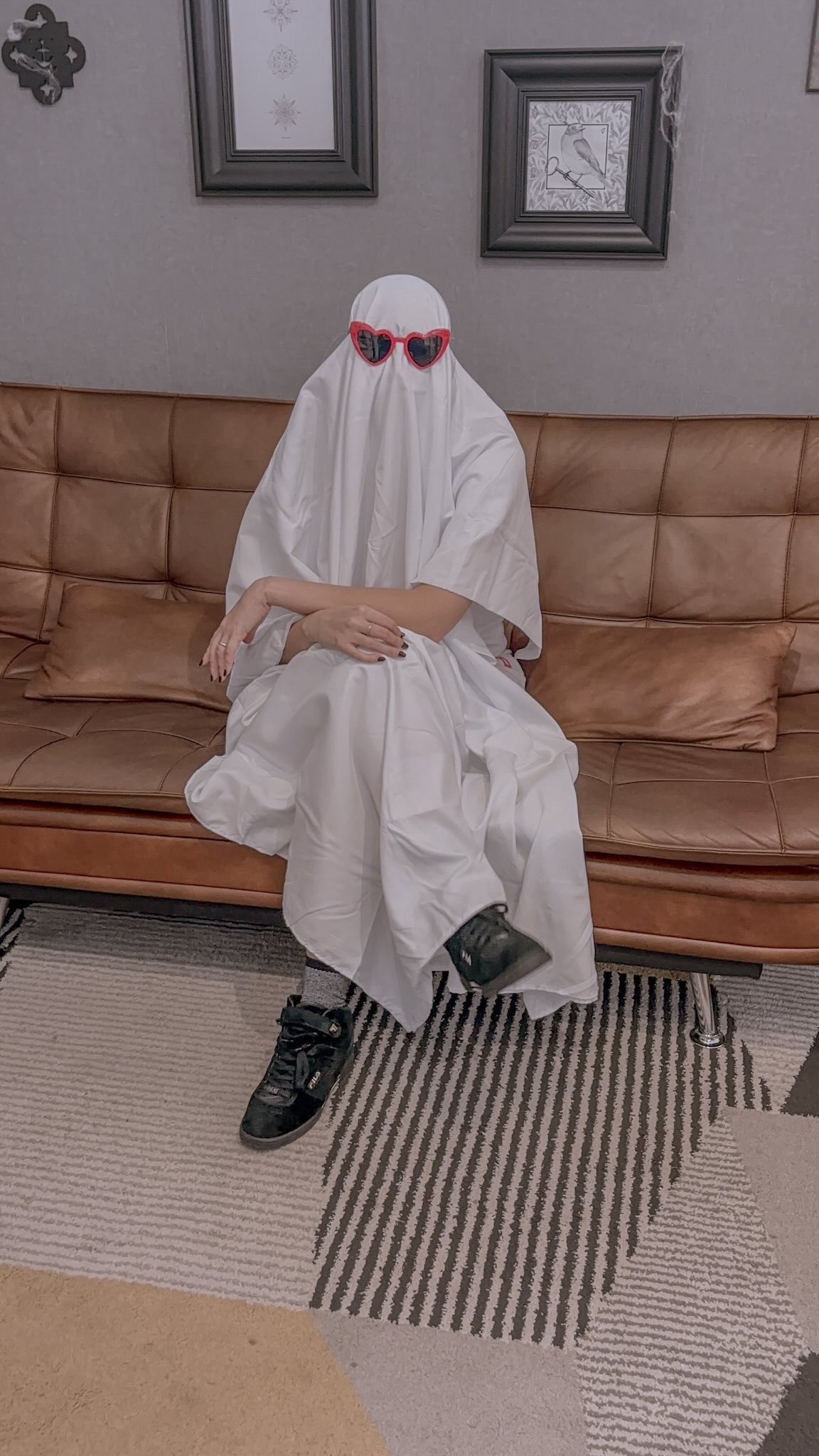 fantasmas e humanos são muito bem-vindos no nosso evento de Halloween dessa sexta-feira, dia 31/10! 👻 vamos ter uma tarde de atendimento sem marcação, então pode vir fazer qualquer tattoo que quiser comigo ou com a @victoriaptattoo. e o melhor: ainda concorre a prémios (quem sabe não volta para casa com mais do que uma tattoo?). também vou ter novos flash tattoos disponíveis a preços promocionais. te espero no #Halloween do @zero21porto! 🎃