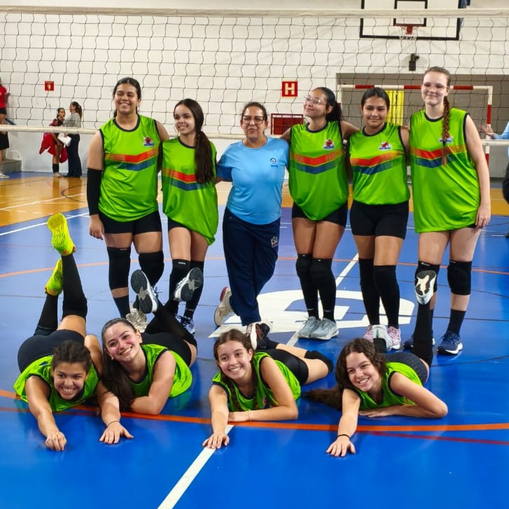 No dia 29/10, nossas meninas garantiram a vaga na grande final do vôlei sub-18 da LEG!
Que orgulho dessa equipe determinada e talentosa!
Agora é foco total, vamos com tudo, meninas! 💙🏐
#somosga #angloalante
#colegioguilhermedealmeida
#leg2025