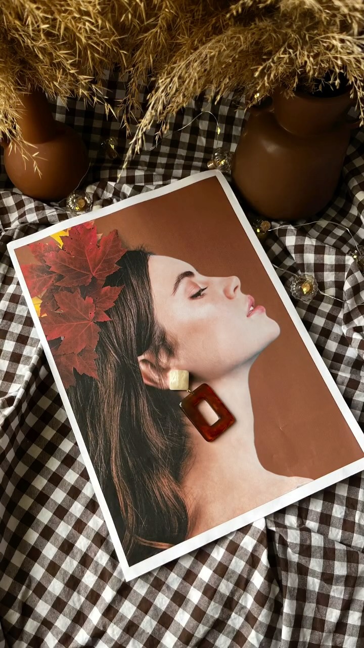 Quand tu n’as pas de mannequin… et bien tu trouves des solutions comme tu peux ! 🤣
😊Retrouvez toutes les boucles d’oreilles de la collection « Ombres douces » 🍂sur le e-shop (lien en bio)🛒
Et n’hésitez pas à nous envoyer vos photos avec les bijoux portés ! 🤩
Bonne journée ! Et bonne reprise à celles qui rentrent de vacances !
~~~~~~~~~~~~~~~~~~~
🤎MAISON PALOU 1809
✨Boutique en ligne de bijoux fantaisie en acier inoxydable et autres accessoires tendance
📍Vaucluse, Avignon