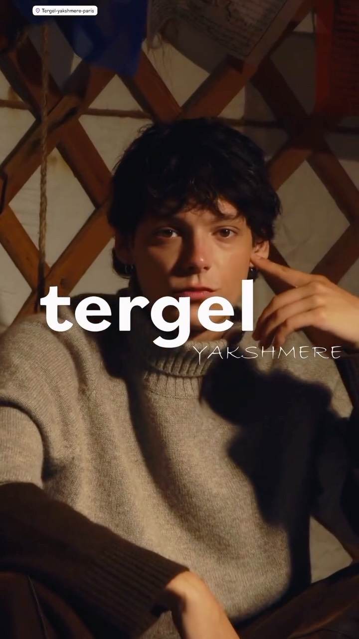 Dans le silence d’une yourte, là où le temps s’arrête.
Une maille dense, un col roulé unisexe qui enlace sans artifice.
La chaleur du yak, la simplicité du geste.
Rien d’autre que l’essentiel. 🐃✨
VIDEO :
Director : Julien Marquet @jmrkfilms
DoP : Pierre Mangin-Canin @pierremangincanin
1 AC : Christophe Zhang
Stylist : Alexandra Orsoni @alexandra_orsoni
Make Up & Hair Artist : Enea Jospin @enea_makeuphair
Production Coordinator : Octave Charlot
Editor : Julien Marquet @jmrkfilms
Music : Valentin Chamillet @low.insta
Creative Agency : Border
Executive producer : Rafael Santiago
Producers : Suna @shotbysuna
Thibault Roy @thibaultry
Julien Marquet : @jmrkfilms jmrkfilms
Talent : Alexandra Orsoni @alexandra_orsoni
Enea Jospin @enea.jsp
Hugo Atman @atmanhugo
Océane Laemle @ceane_lml
Adrien @adrienph_
#tergelyakshmere #slowluxury #unisexknitwear #yakwool #cashmere #slowfashion #naturalluxury