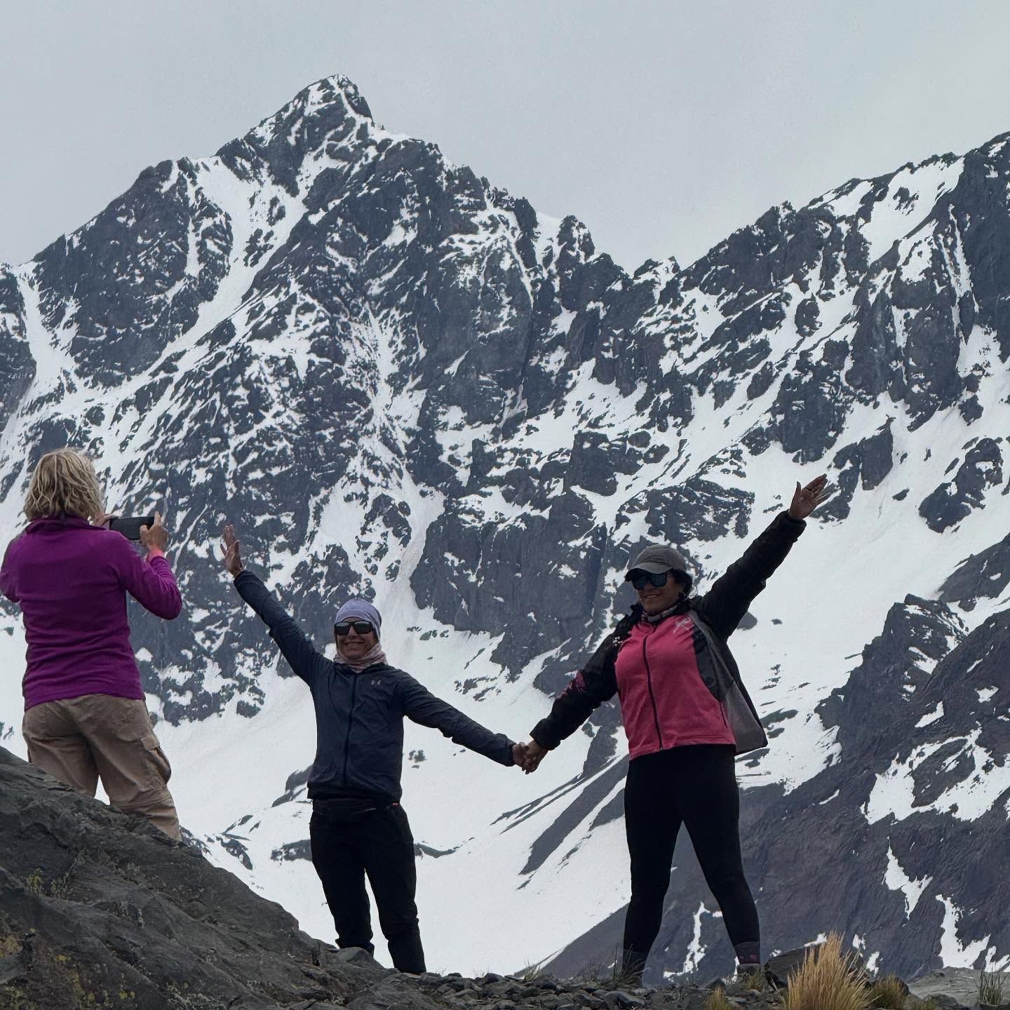 Hermosa jornada de trekking, directamente de argentinas a recorrer las montañas del cajón del Maipo.
.
.
@asociacionguiascajondelmaipo
.
.
#chile #cajondelmaipo❤️ #trekking #hikking #experience #travels #andes #mountains