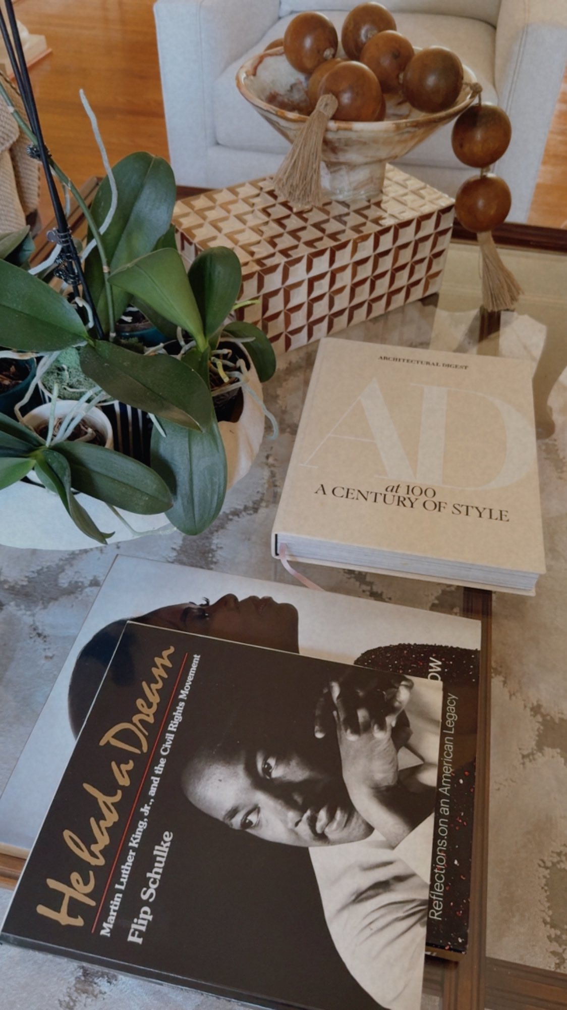 Midweek reminder: surround yourself with what inspires growth.
My P.O.V ⌠Every detail in your home should whisper peace and purpose. The books you read, the art you display, the way light dances across a table all of it shapes the energy you live in.â¨Design isnât just about beauty; itâs about creating spaces that nourish your mind and spirit.
Take a moment today to look around what in your space reminds you to keep growing, learning, and becoming? đż
.
.
.
#WednesdayWisdom #DesignWithIntention #InteriorInspiration #CuratedSpaces #WCAInteriors #wandracaininteriors #interiordesigner#uniquedesignswithyouinmind #coffetablestyling