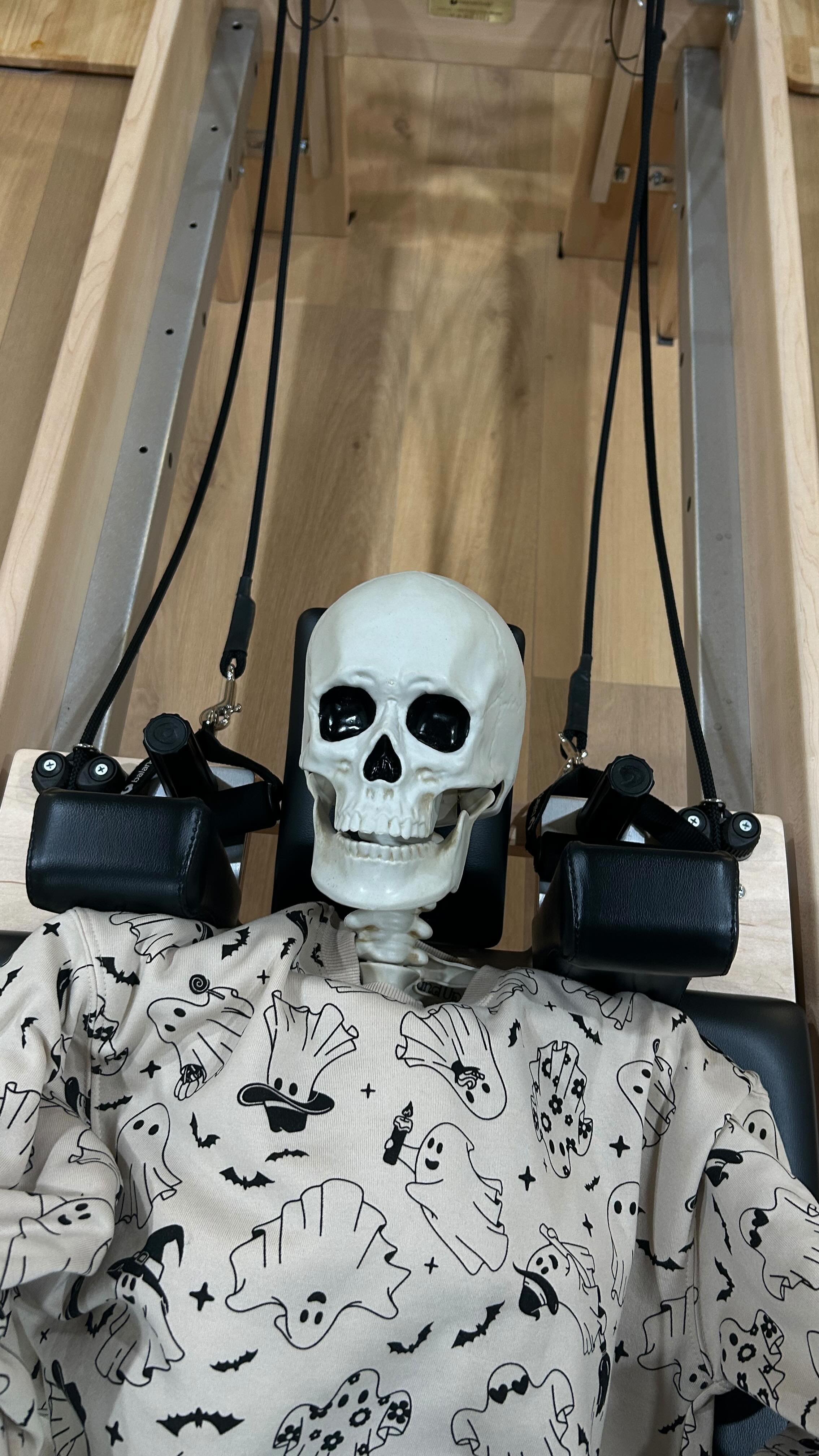 Hold for the count, not your breath! When your instructor is counting slower than time itself. 🕰💀💞
#classicalpilates #pilatesnwa #pilateslovers