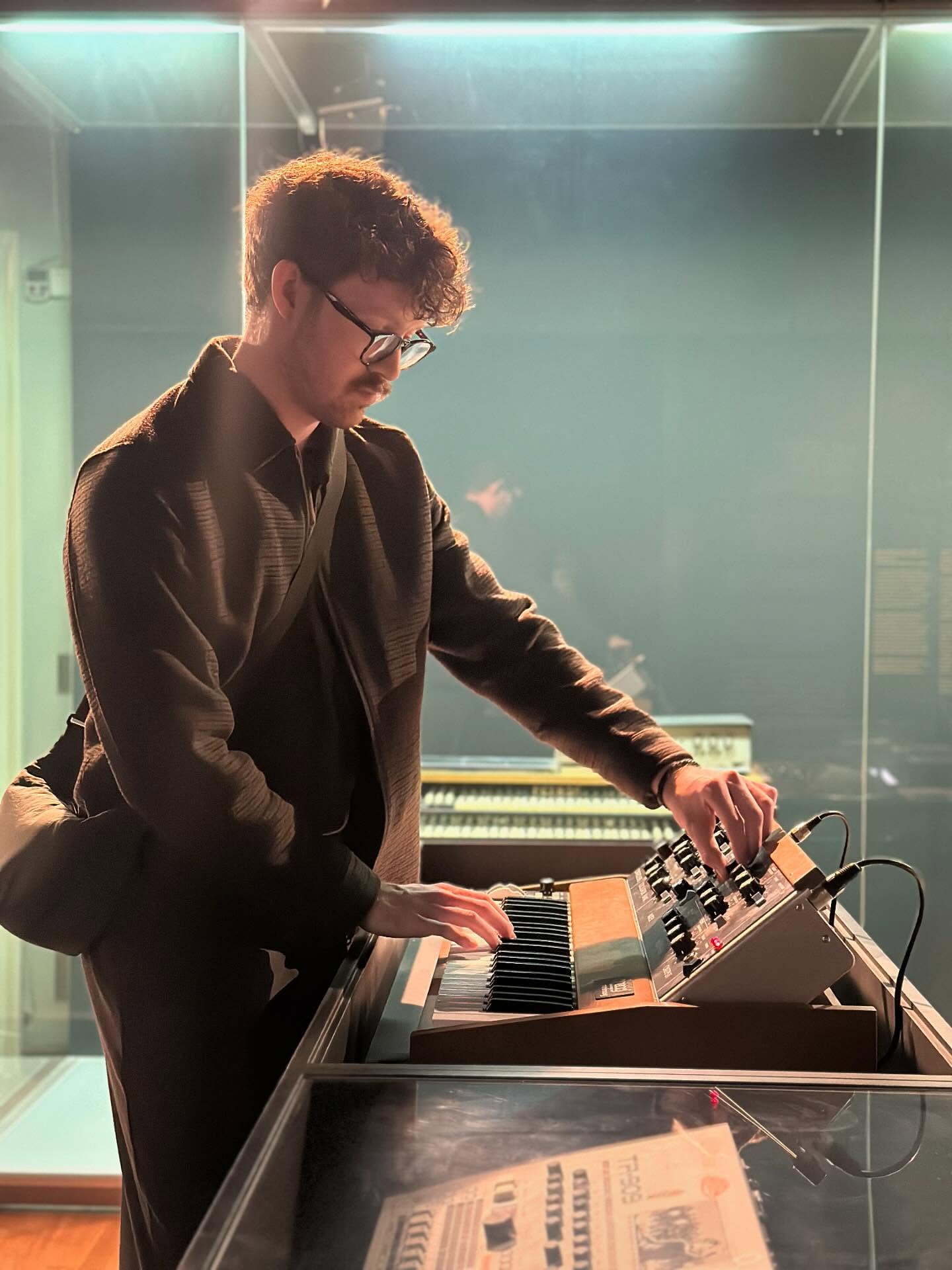 Stumbled across a wild MiniMoog at the Czech Museum of Music. Would’ve been rude of me to not give it a go.
#moog #minimoog #prague