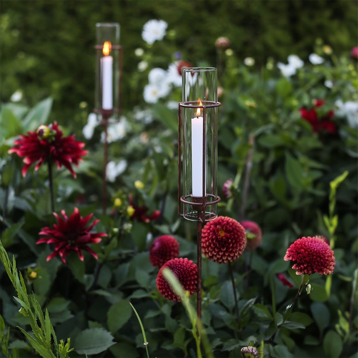 Denne vakre lykten får du kjøpt på Julemarkedet på låven @ingatun_notteroy
.
Den skaper nydelig stemning i hagen eller ved inngangspartiet, på terrassen eller balkongen 🤎 stikkes ned i en potte med jord eller i grus/ sand.
~
Lys opp i høstmørket 🍂🤎
#julemarked #låvenpåingatun #nøtterøy #åpenthav #sansogsted #eldgarden #lyslykt #tennlysihøstmørket #stemningihagen
@sansogsted