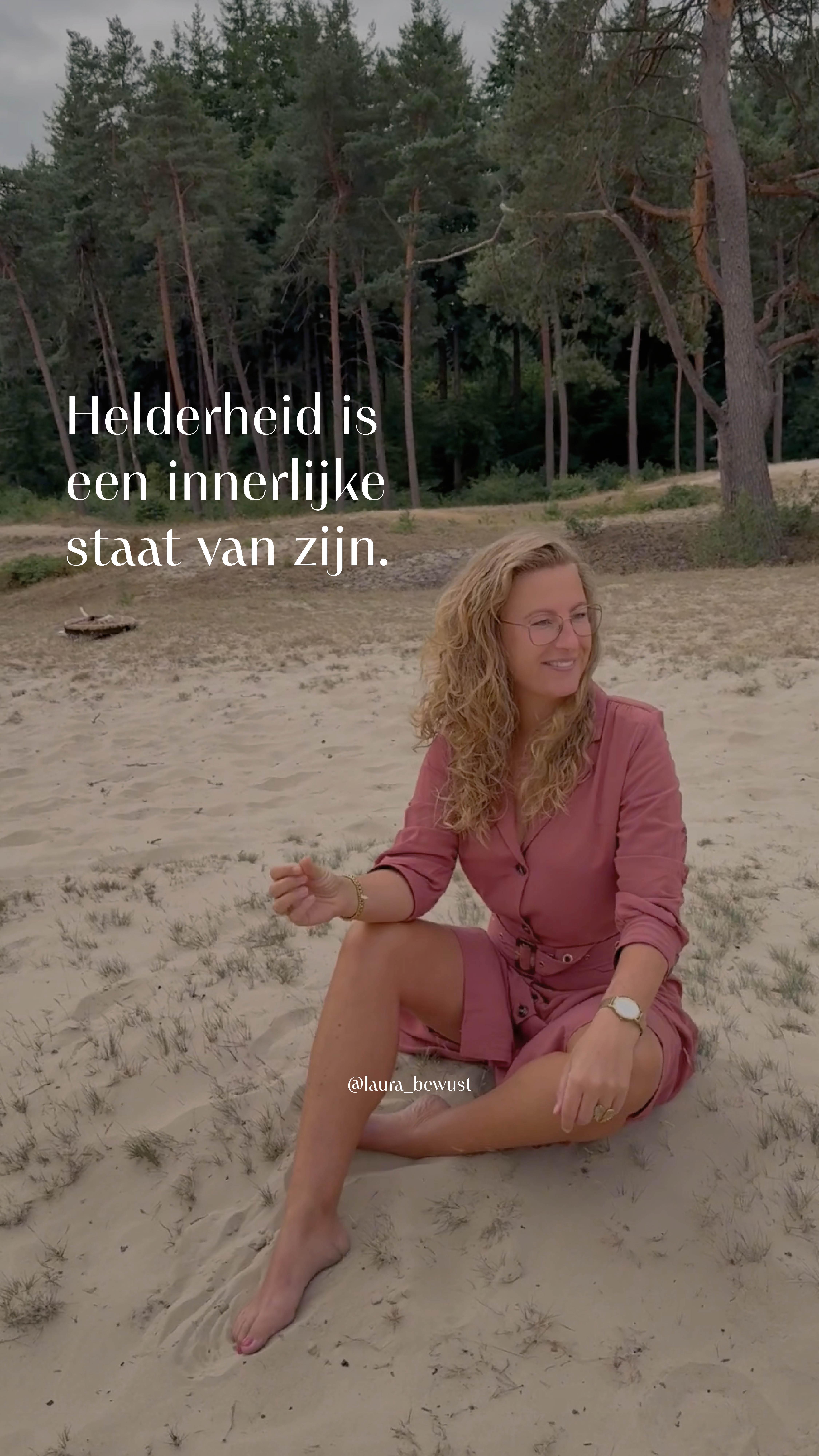 In een verlangen naar persoonlijke transformatie word je vaak geconfronteerd met levensuitdagingen. In momenten van verwarring en twijfel verlang je naar helderheid - antwoorden die je richting geven op jouw pad.
Je zoekt die antwoorden buiten jezelf: bij anderen, in boeken, podcasts of spirituele leraren. En ja, dat kan helpen. Soms brengen die je op een nieuw spoor. Maar soms halen ze je juist verder weg van je eigen waarheid.
Want helderheid vind je niet in andermans woorden of meningen. Helderheid is een innerlijke staat van zijn. Een diep weten dat voortkomt uit je intuïtie en innerlijke wijsheid.
Het begint in de stilte van je bewustzijn. Als je vertraagt, naar binnen keert en je verbindt met je ware zelf, ontstaat er ruimte. Ruimte om je gedachten en gevoelens te observeren, en om jouw vragen mee te nemen in dat innerlijke heiligdom. Daar, in die stilte, ontvouwt zich vaak wat je zocht.
Soms zijn het subtiele signalen. Soms plotselinge inzichten. Maar ze komen van binnenuit.
Dat betekent niet dat externe bronnen geen waarde hebben. Ze kunnen je inspireren - als aanvulling op je eigen wijsheid, niet als vervanging.
Check altijd bij jezelf: is dit ook mijn waarheid?
Helderheid vraagt zelfvertrouwen. Vertrouwen in jouw intuïtie. In jouw vermogen om te luisteren naar die stille stem vanbinnen.
Helderheid is niet iets buiten jou. Het is een innerlijke schat. En de antwoorden die je zoekt zijn vaak dichterbij dan je denkt!
#persoonlijketransformatie #helderheid #antwoorden #jouwpad #intuïtie #innerlijkewijsheid #bewustzijn #verbinding #wareik #inzichten #inspireren #vertrouwen