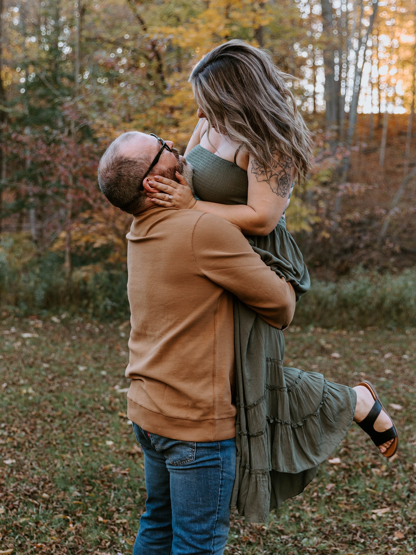 Fall vibes were coming in strong for J + B’s engagement session. 🍁🍂