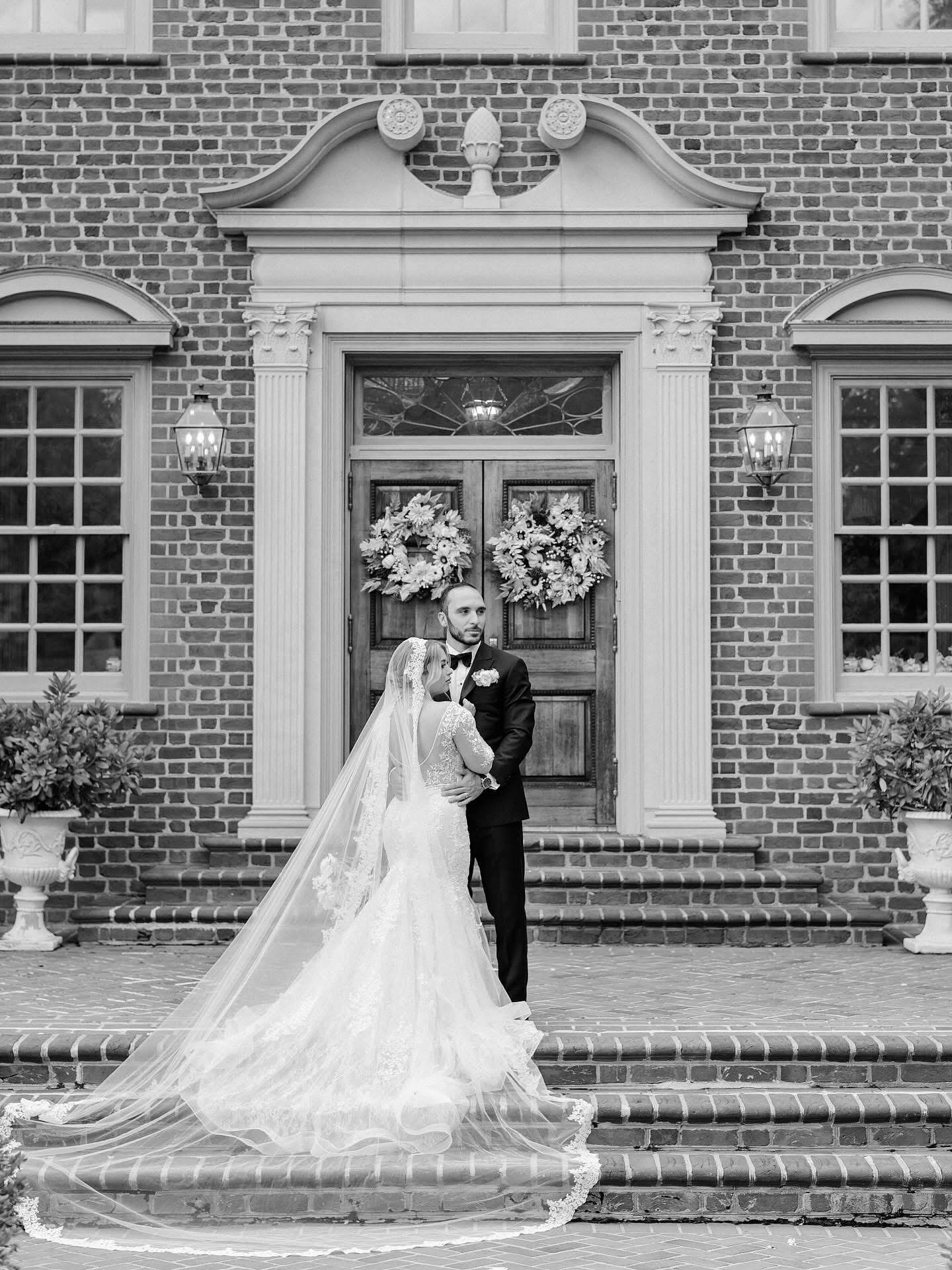 Eternally yours🤍✨🌙
#starrynighteventsrva #imyours #bride #groom #elegance #couplephotos #beauty #forever #love #starrynighteventsrvaplanning #weddingplanning #eventplanner #starrynighteventsrvaweddings #becomeastarrynightcouple #joinmyfamily #snecouples #weloveourcouples #starrynighteventsrvacouples
Planning | @starrynighteventsrva @tanya_m_cornwell
Photography | @brittanylowephotos
Videography | @littlefoxfilms
Venue | @estateatriverrun
Music | @mgmguarnerabrothers
Catering | @groovingourmets
Rentals | @rentequipva
Florals | @flowersbyzoie
Cake | @pearlsbakeshoppe
Couple | @mackennnnz @sebastian_failla