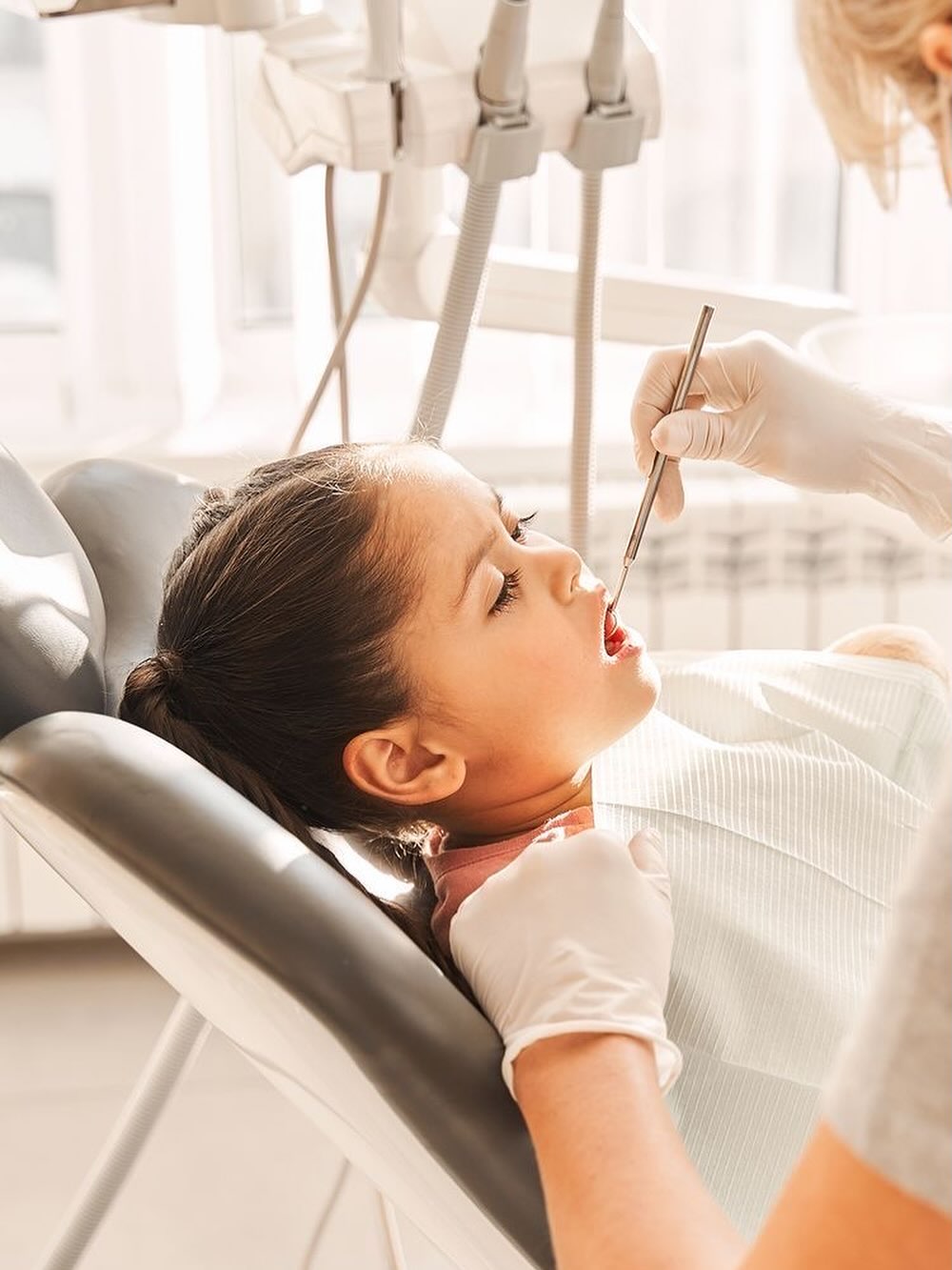 Sabies que més del 60% dels problemes dentals en adults comencen a la infància? 🙃
A Karpura apostem per la prevenció des de petits amb un acompanyament càlid i personalitzat✨
Revisions periòdiques, bons hàbits i confiança per cuidar el seu somriure des del primer dia! 🫂
…
#SalutBucodentalInfantil #PrevencióDental #OdontologiaIntegrativa #KarpuraKids #SomriuresSans