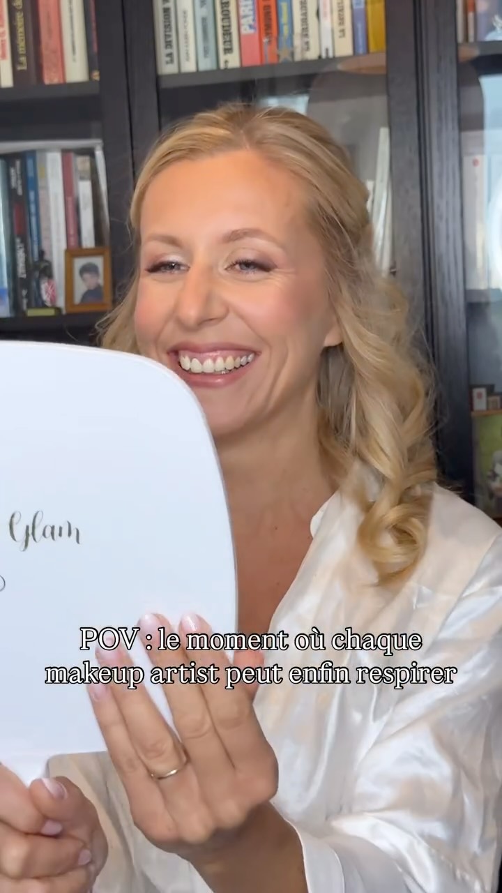 On adore voir ces réactions quand nos mariées se découvrent 🥹
Merci à ma mariée @angele_causa pour sa douceur et sa bienveillance 🫶
Je suis vraiment très heureuse d’avoir eu la chance de te sublimer pour ton grand jour.
Encore toutes mes félicitations à Angélique et Jérôme 💍✨
_____
L’expérience Mariée by MelkeupGlam
Vous rêvez d’un maquillage mariée lumineux, élégant et longue tenue, qui révèle votre beauté naturelle ?
Je suis Mélodie, maquilleuse experte en maquillage mariée basée à Montpellier. Je vous propose un accompagnement avec bienveillance pour vous sublimer.
Je me déplace dans toute la France et pour vos mariages à destination, afin de vivre ce moment comme une expérience unique.
Réservez votre appel découverte gratuit en MP dès maintenant.
⸻
#FrenchMakeupArtist #MaquillageMariée #MaquilleuseMariée #BridalMakeupArtist #ElegantBridalMakeup #FrenchBridalMakeup
#bridemakeupartist #bridalmakeup #weddingdestinations #frenchweddingdestination #weddingmakeup
#makeupartistfrance #charlottetilburymakeupartist
#MaquillageMariéeNaturel #MaquillageMariéeÉlégant #MaquillageMariéeLumineux #MaquillageDeMariée
Seo: destination wedding, bridal makeup, elegant bridal makeup, natural bridal makeup, French makeup artist, French bridal makeup, makeup artist France, maquillage mariée, maquilleuse mariée professionnelle, maquillage mariée sur mesure, maquilleuse mariage haut de gamme, maquillage mariée naturel, maquillage mariée lumineux, maquillage mariée 2026