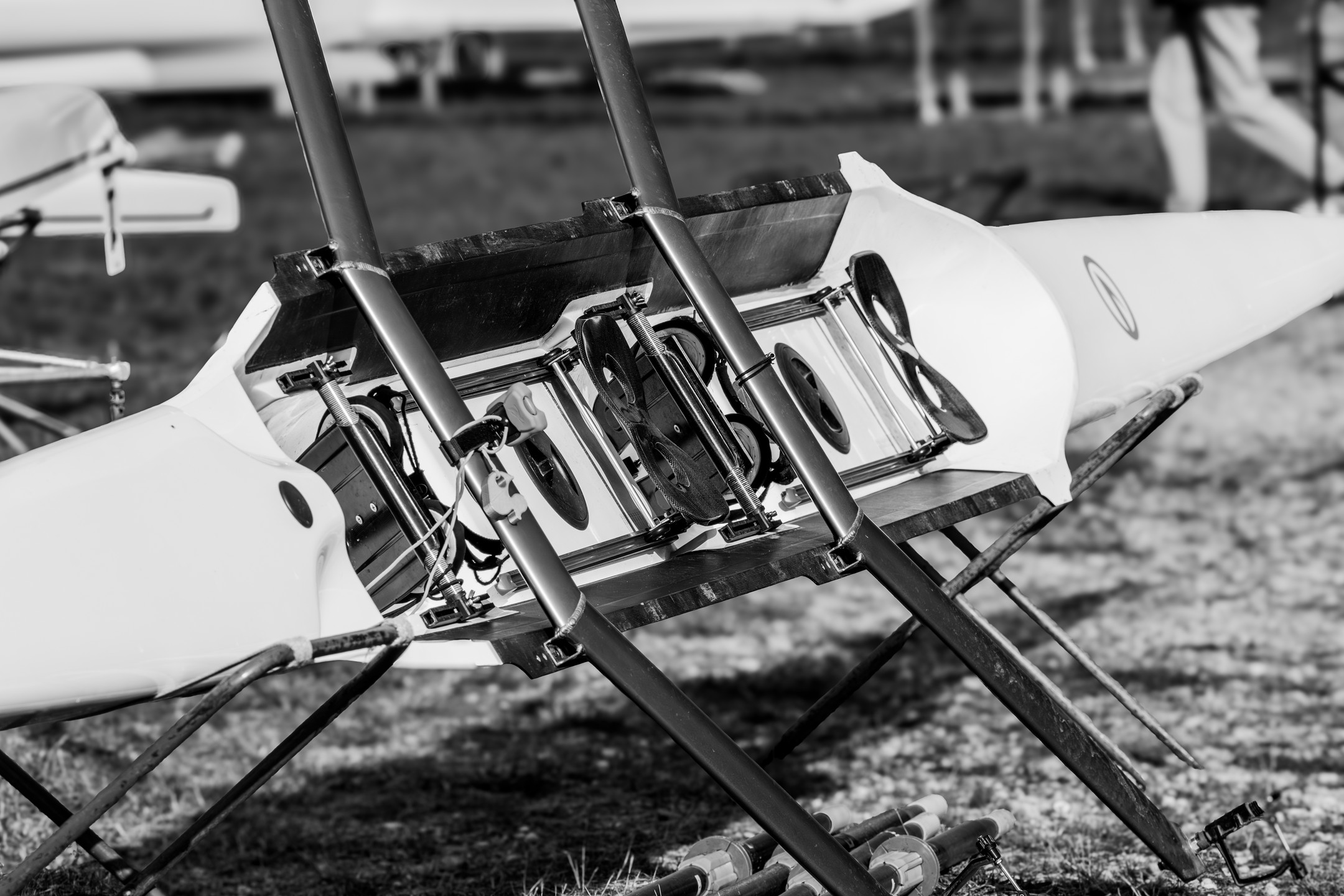 Dans les coulisses de la performance
Ce que peu voient, c’est tout ce qu’il y a avant que le bateau glisse sur l’eau.
Réglages, vérifications, ajustements au millimètre près…
Chaque détail compte.
Parce que sur la ligne de départ, rien n’est laissé au hasard.
#Aviron #RowingLife #Coulisses #SportDeGlisse #Preparation #Detail #PassionDuSport #EspritDequipe