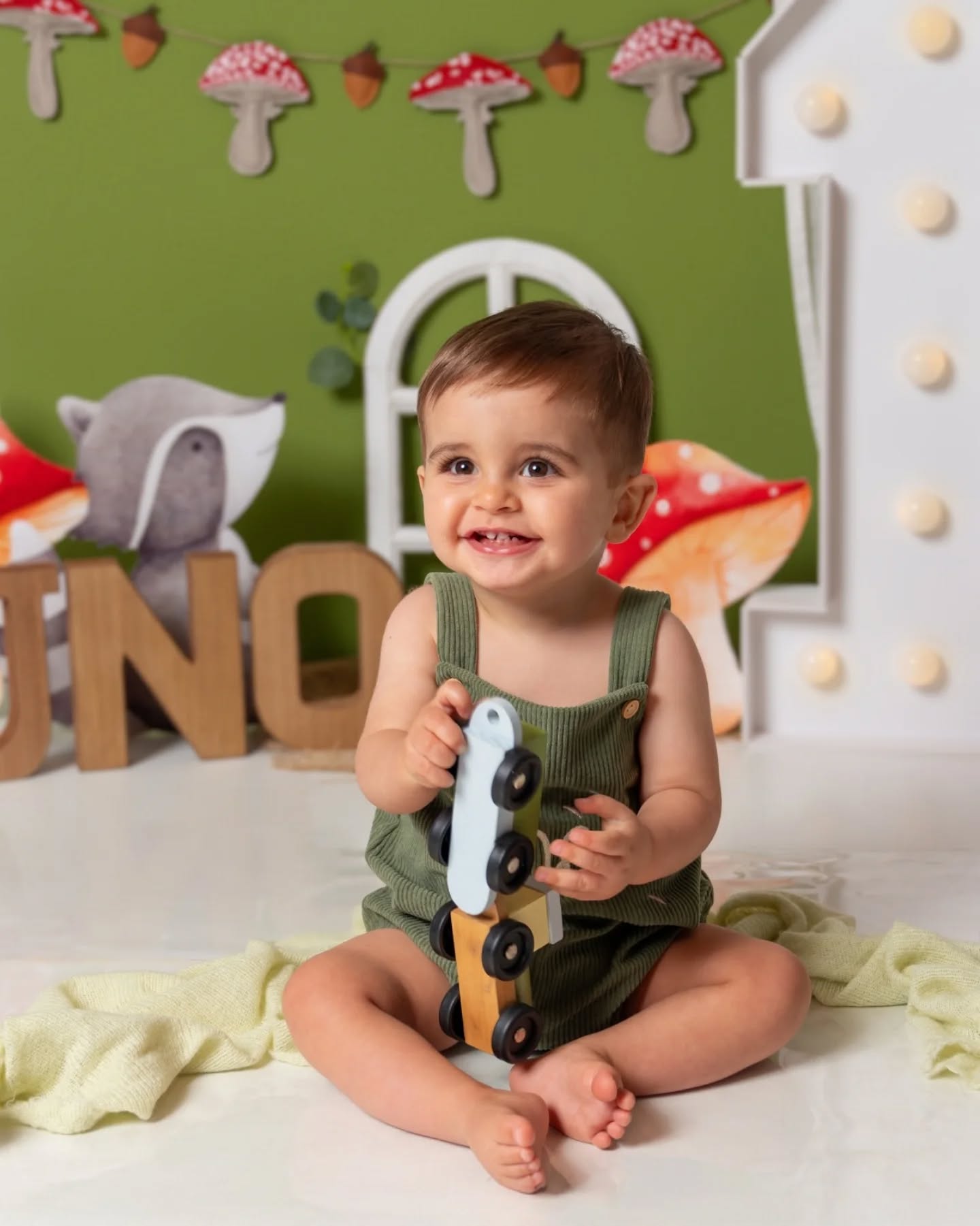 Adri celebra su primer añito!!🍄
Y pensar que me tiene igual de enamorada que cuando vino por primera vez con tan sólo 5 días.
Que grande te has hecho!!
Está familia bonita a la que les tengo tanto aprecio.
Gracias chicos🖤
.
.
.
.
.#smashcake #smashthecake #smash #primercumpleaños #primeraño #primercumple #fotografiainfantil #fotografiabebesyniños #fotografiafamília #fotografiasmashthecake #aplastarpastel #smashcakesession #smashcakephotoshoot #smashcakephoto