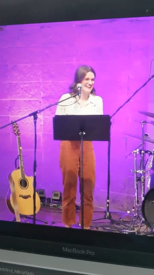 Some random highlights from the years of this performance-based life I live! Love performances and love performing. I have a beautiful life! 💕
#live #singersongwriter #performance #shaniatwain #eastpointers #music #alyandaj #theatre