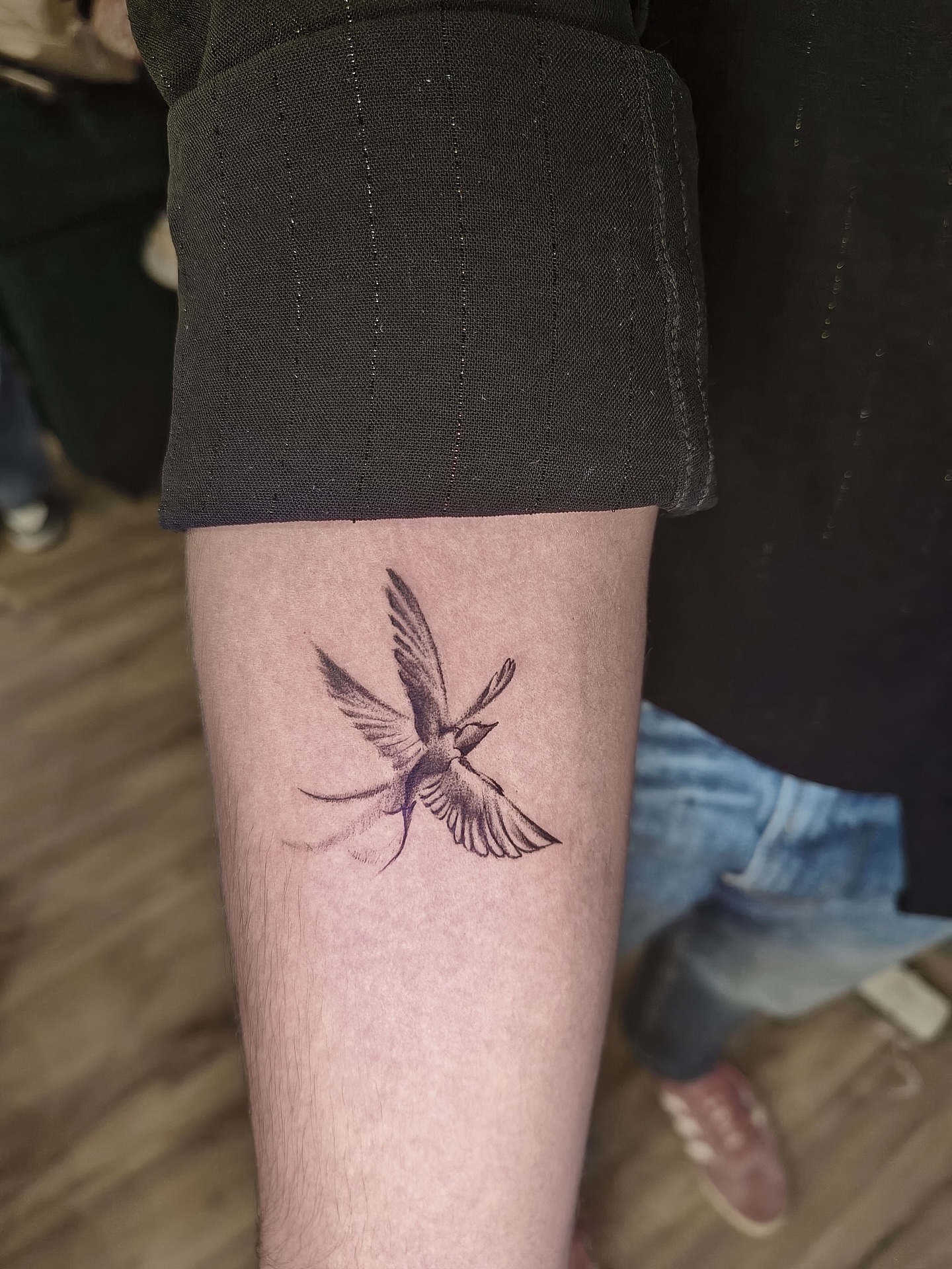 Bird in flight by Saurav.
•
#thetattooshopnewdelhi #birdtattoo #tattoo #tattoodesigns