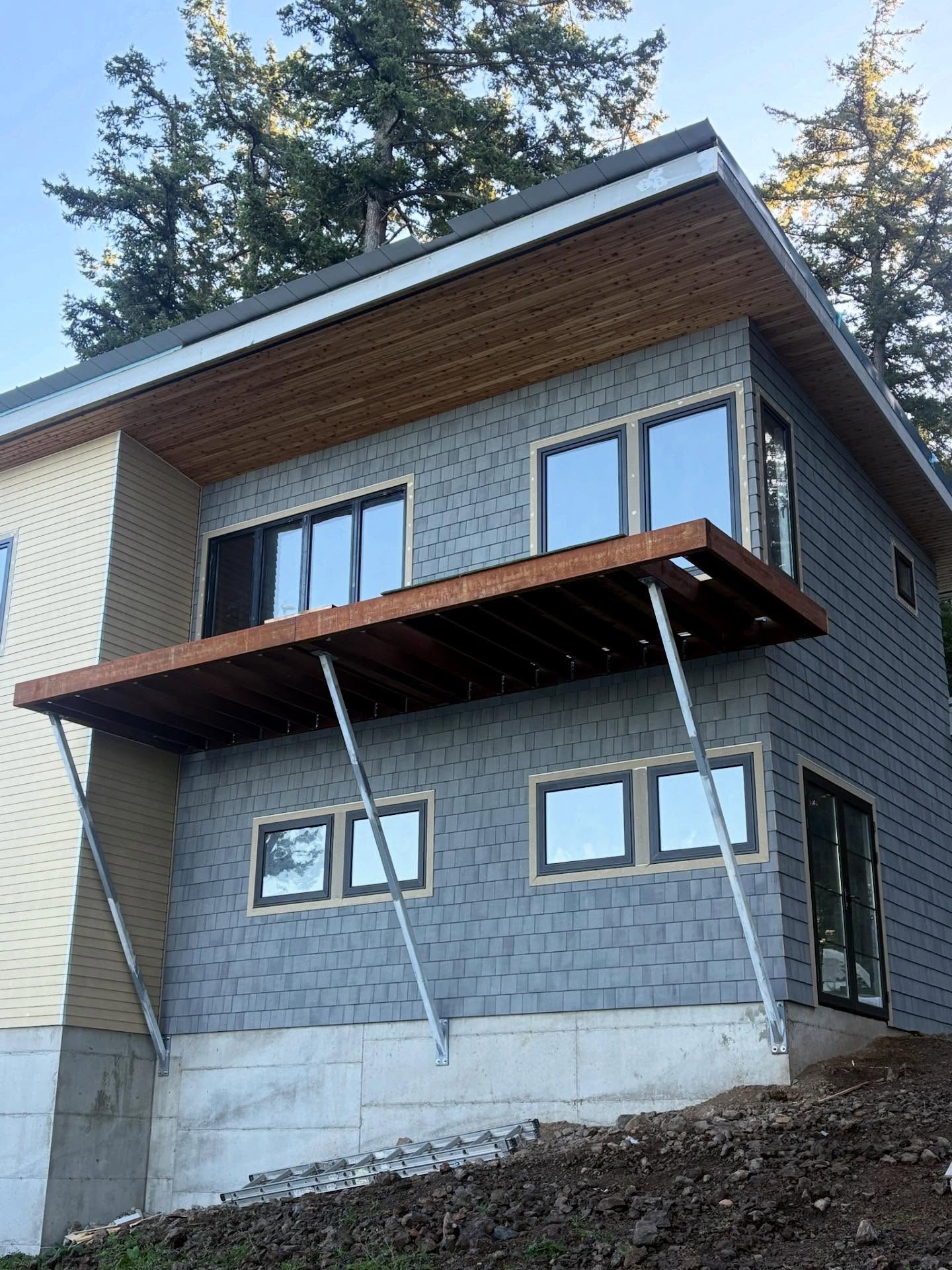 Our San Juan island project is taking shape. It was a busy summer! The team has been hard at work bringing this thoughtful design to life - blending craftsmanship and the natural beauty of the San Juan islands. We are almost dried in and ready for the next phase. Here’s the studio progress. @laurencroccoad
#sanjuanisland #pacificnorthwestbuilder #crafstmanship #pnwcontractor #residentialdesigns