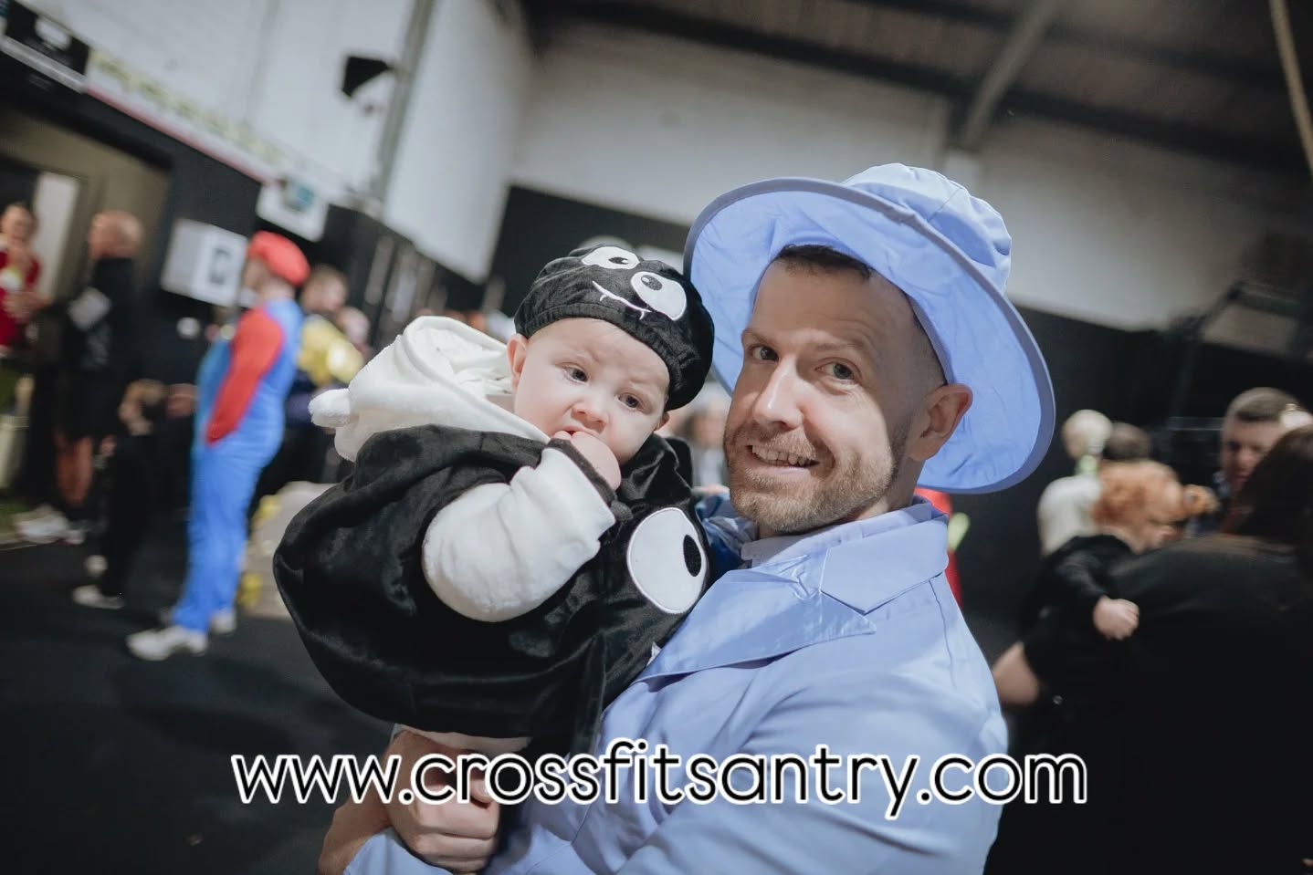 🤖 DUMB & DUMBER THE FAMILY EDIT 🤖
AKA - when none of the kids know who you are dressed as 🫠🤣
Our gyms deliver real fun, real community & real coaching - always 🔥
______________________________________________
Want to try a Community Driven Gym?
Drop us a DM today with the words "FREE TRIAL" and we'll be in touch.
🔗 link in bio for website
🏡📍 CrossFit Santry, Unit 9c Santry Hall Industrial Estate, D09 X63C
🏡📍 CFD Tribe, Drumcondra, D03 RH36
#coach #thecoachinggym #crossfitcoach ##crossfitdublin #santry #Drumcondra #Mash #Monster #holloweenparty #Holloween