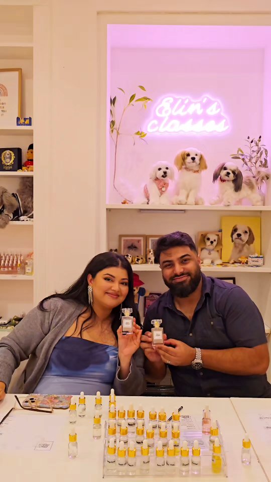 ✨ Date Night Ideas: Perfume-Making Class at in Sydney ✨
Looking for fun things to do in Sydney or a unique date idea? Planning an unforgettable hens party? 💕👯♀️
Create your own signature scent using luxurious essential oils in our fun & creative perfume-making class! 🌿✨
What’s included?
💖 Option 1: A 30ml perfume bottle with your unique blend.
🎁 Option 2: Two 10ml bottles—one for you & one to gift!
Each package comes with a beautiful gift box—perfect for a hens party, date night, or fun day out! 🥂💐
📍 Join us in Darlinghurst for an unforgettable experience!
#PerfumeMakinginsydney #Sydneyperfume #datenightsydney #thingstodosydney