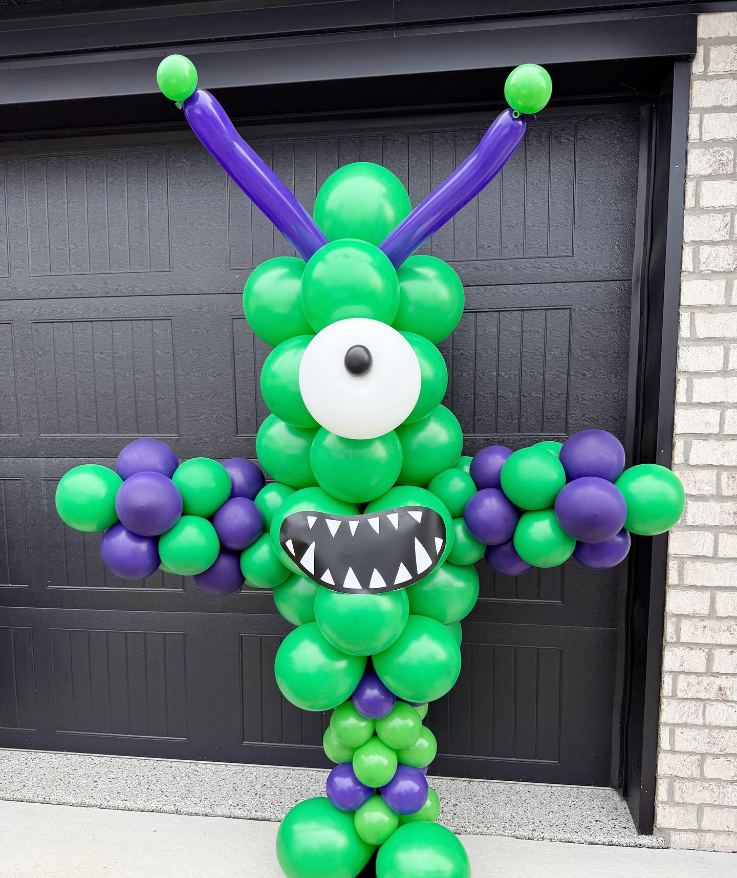 Fun, colorful monster sculpture created for a client’s Monster-Theme Trunk or Treat! 👻💚💜