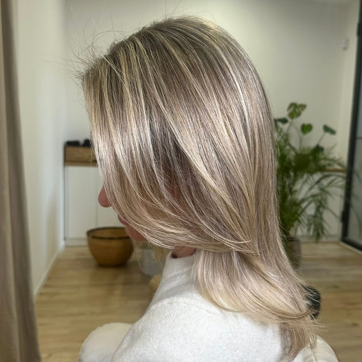 Highlights blond 🙌
Amazing work by Janet Axu
• #PalmaDeMallorcaHair
• #MallorcaHairdresser
• #PalmaHairSalon
• #MallorcaSalon
• #PalmaStylist
• #HairdresserPalma
• #HairSalonMallorca
• #PalmaDeMallorcaBeauty
• #BalearicHair
• #MallorcaHair