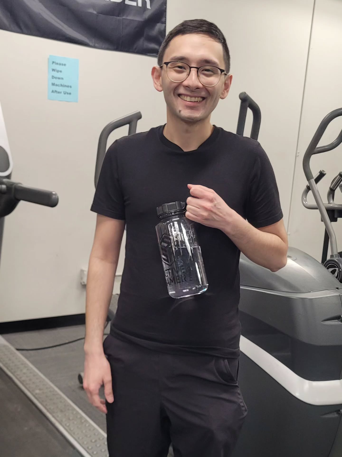 🩷the brand 🖤
My client rocking the agf water bottle!
Anyone who purchases a package of 10 sessions or more gets a complementary AGF starter kit equipped with a Tshirt, water bottle, and Sweat towel.
Let's get to work, dm me today 😁.
#personaltrainerNy
#buffalotrainer
#buffalopersonaltrainer
#puthealthfirst
#gamerfit
#gamerfitness
#oneteamonedream
#Healthcoach
#nurtition
#buffalofit
#nyfit
#eatright
#training
#youngandstrong
#nutritioncoaching
#strengthcoaching
#activegamer
#activegamerfitness
#AGF
#thefitnessroundtable
#fitness
#dosyonkospodcast
#twitch
#streamer
#twitchstreamer
#buffgamer
#buildthebrand
#brand
#activegamer
#buffalotrainer
#Buffalofit
#trainer