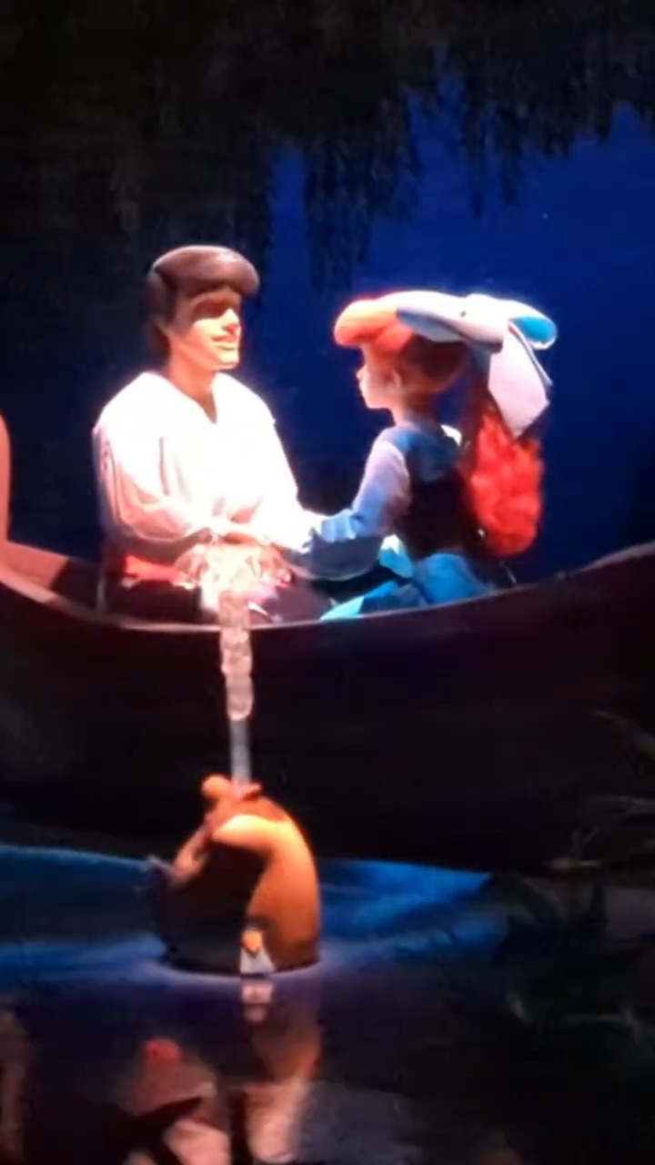 Little Mermaid - Kiss the Girl