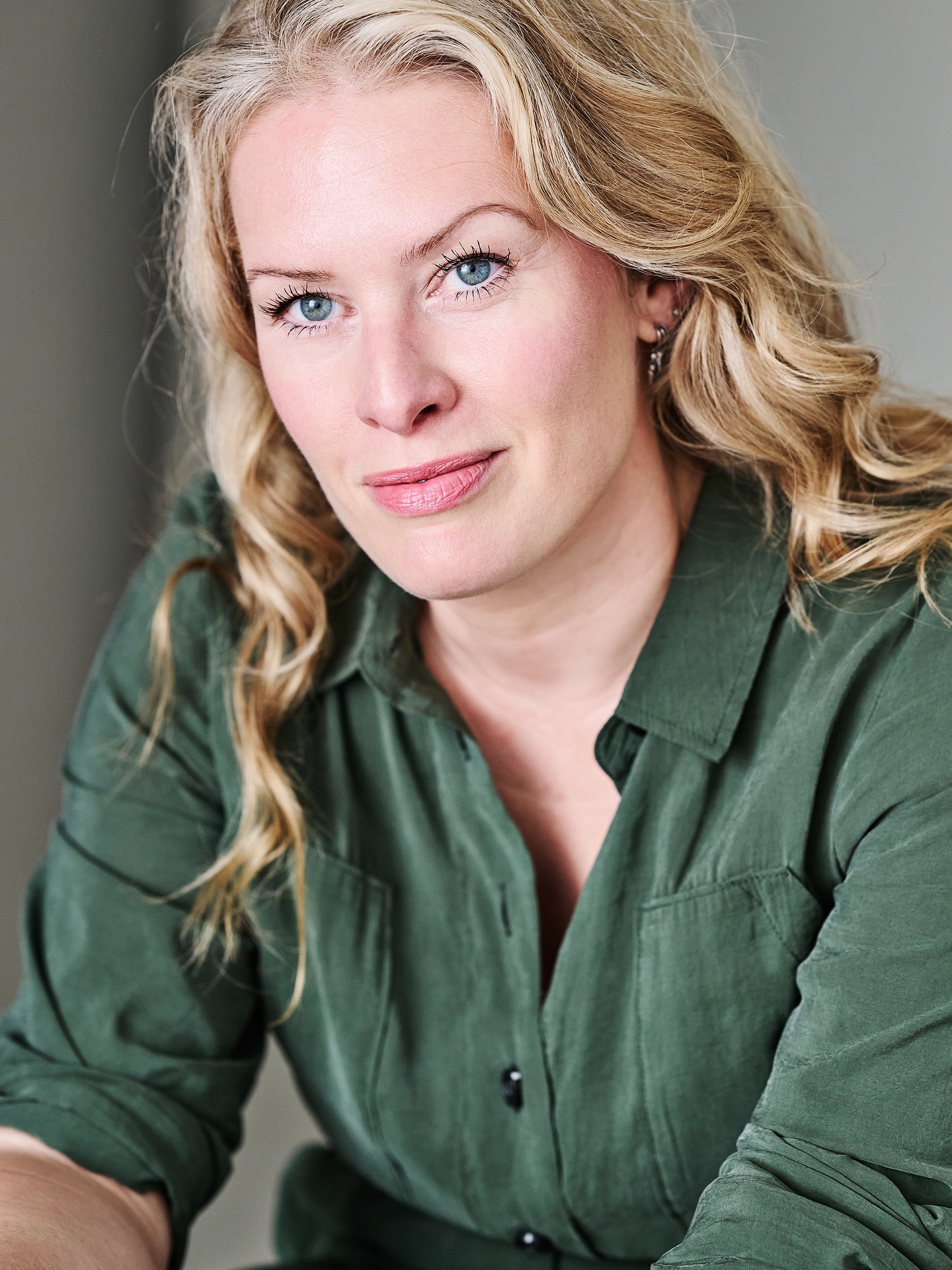 Starting the week right with headshot #2
Photo by @ruthcrafer
#actor #britishactress #tv #drama #commercial #film #vertical #pcap #voiceactor