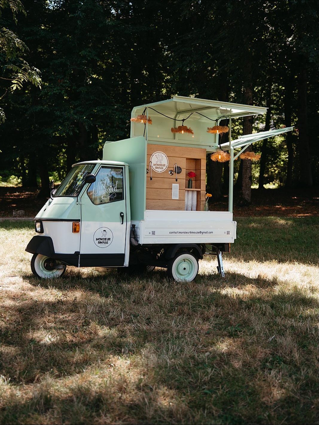 ✨ Du nouveau sur notre site ✨
Notre site évolue et intègre désormais notre photobooth Mme Flash 🎉
Vous pouvez maintenant:
📸 Consulter les disponibilités et réserver Mme Flash
🍻 Réserver notre beer truck M. Binouze
ℹ️ Retrouver toutes les infos utiles en quelques clics
N’hésitez pas à aller découvrir tout ça et à nous dire ce que vous en pensez 👇
Vos retours nous aident à améliorer encore votre expérience ✨
Un grand merci à Carla @anepa.agency pour cette superbe mise à jour 👏💛
Lien du site en bio 🔗