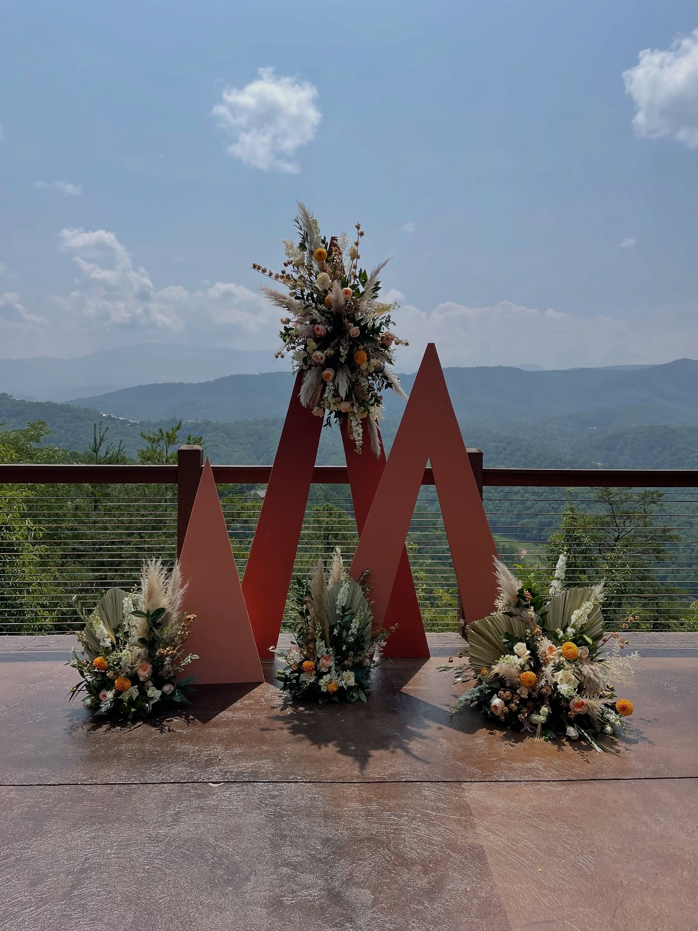 🌿One of the perks of having a wood working genius of a husband is being able to share all of y’all’s inspo photos and saying…
“Babe, can you make this for me?”🧡
🌿And that, my friends, is how our Wed Knoxville decor inventory continues to grow.
🌿Let’s chat about all our options & curate your perfect decor package.
Florals shown mostly from Echelon Florist
➡️ DM
📞 865.410.2096
📧 misty@wedknoxville.com
🛜 www.wedknoxville.com
#knoxvilleweddingvendors #dayofcoordinator #knoxvillevoyagermagazine #tricitiesweddingvendors #pigeonforgetennessee #weddingplanners #weddingstyle #wedknoxville