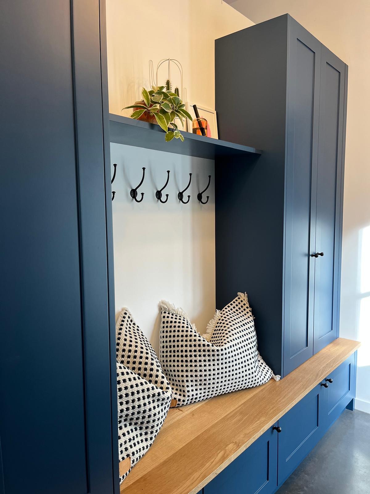 Rainy days call for smart storage. Our bespoke boot rooms keep coats, boots and wellies perfectly organised 👻
#Bespoke #Bootroom #Storage #Handmade #Craftsmanship #Interior #InteriorInspo #Design