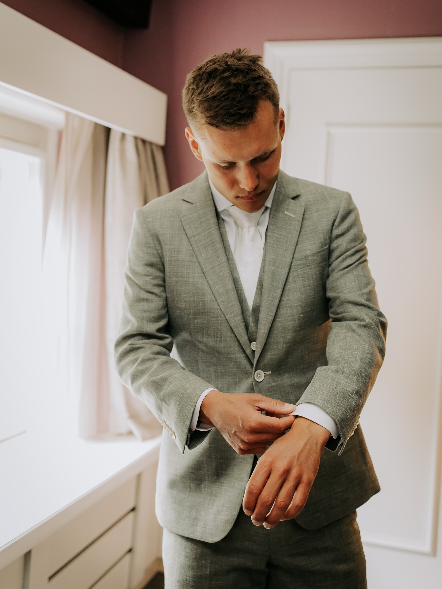 Van trouwpak naar schaatspak en van first dance naar first place 🥇
Wat een jaar, wat een baas!
Gefeliciteerd met goud, Marcel, zo verdiend! ⛸️✨
In mei mocht ik zijn bruiloft vastleggen en nu pakt hij gewoon goud op de 5000 meter 🤩
.
.
.
.
.
#bruiloftinspiratie #bruiloftfotografie #trouwen #trouwdag #weddinginspiration #bruiloft #bruidspaar #weddingday #verloofd #trouwreportage #trouwfotograaf #trouwplannen #fotograafgezocht #trouwfotografie #trouwlocatie #huwelijksfotografie #trouwenin2026 #bruiloftfotograaf #weddinginspo #wijgaantrouwen #fotograaf #trouweninnederland #bruiloftplannen #trouwinspiratie #bruidsfotografie #ikgatrouwen #huwelijksfotograaf #trouwtips #bruidsfotograaf #wedding
