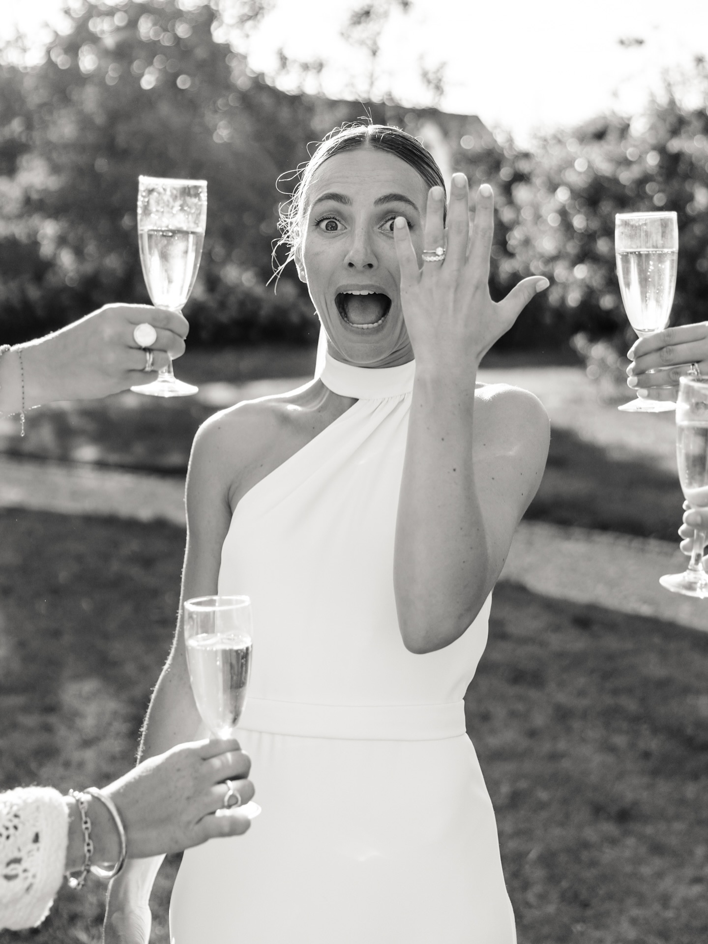 Quand tu réalises que :
1 - Tu es mariée 😲
2 - Que la bague brille de fou ✨
3 - Le soleil est présent ☀️
4 - Et que le champagne coule à flot ⛲️
Best team
📍 @domainedelatraxene
💄 @lespinceauxdejeanne
📽️ @mdvideo_
📷 @melanievauryphotographe
👗 @orlaneherbin
———
#melanievauryphotographe #photographemariageoise #futuremariee2026 #futuremariee2027 #domainedelatraxene
