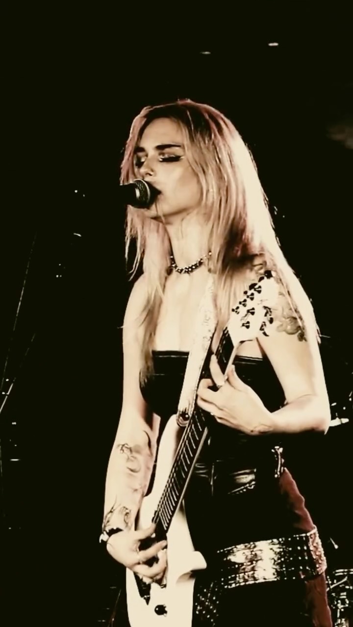 a clip of “Harder” from last years halloween show at the El Macambo. ft. @clebbourgeois solo 🕷️
#ballad #altrock #livemusic