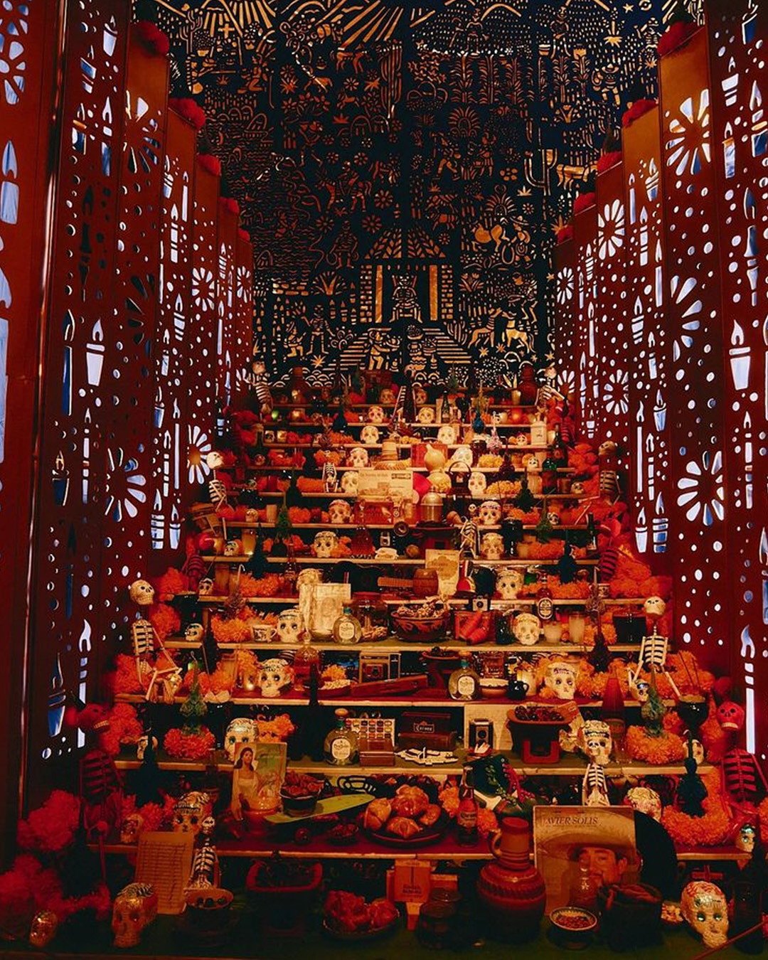 As autumn colors the streets of Mexico City, Vogue (@voguelatam) invited the world to a night of mystique and cultural celebration.
The Gala de Día de Muertos returned, honoring a cherished Mexican tradition that pays tribute to those who have passed. This exclusive evening blends artistry, heritage, and contemporary elegance, offering guests a curated experience where memory, ritual, and imagination come alive.
From immersive décor to vibrant performances, the gala celebrates the spirit of Mexico, its colors, craftsmanship, music, cuisine, and the poetic essence of its time-honored customs.
To attend is to witness tradition elevated, a night where remembrance meets modern sophistication, and Mexico’s cultural legacy shines in its most enchanting form.
#LeBoulevardier
#LuxuryTravel
#VogueLatam
#DiaDeMuertos
#Mexico