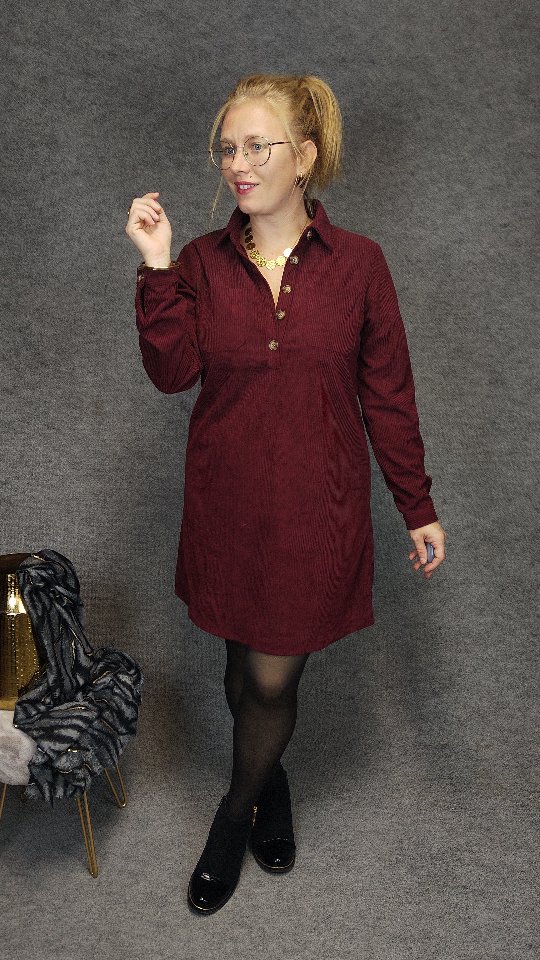 Il suffit d'un regard pour comprendre 💫
La robe AVA, c'est le genre de pièce qui fait tout le travail pour toi 😏
Velours, féminité et confiance 💋
🎥 Je te la présente ce soir en LIVE Facebook et Tiktok à 21h (tu pourras la shopper directement)
⏰ Elle sera disponible sur l'eshop dimanche à 18h !
Prépare toi, c'est LA robe qui va faire tourner des têtes 🔥
.
.
💭 Dis moi en commentaire si tu viens au live ce soir ?! 🙌
.
.
.
#modchadeschoux #nouvellecollection #robehiver #velours #robesmancheslongues #modefemme #stylehiver #ootdfr #lookdujour #tendancefemme #modeaddict #eshopfemme #confidencefemme #feelgoodlook #féminitéassumée #modegrandetaille #curvygirl