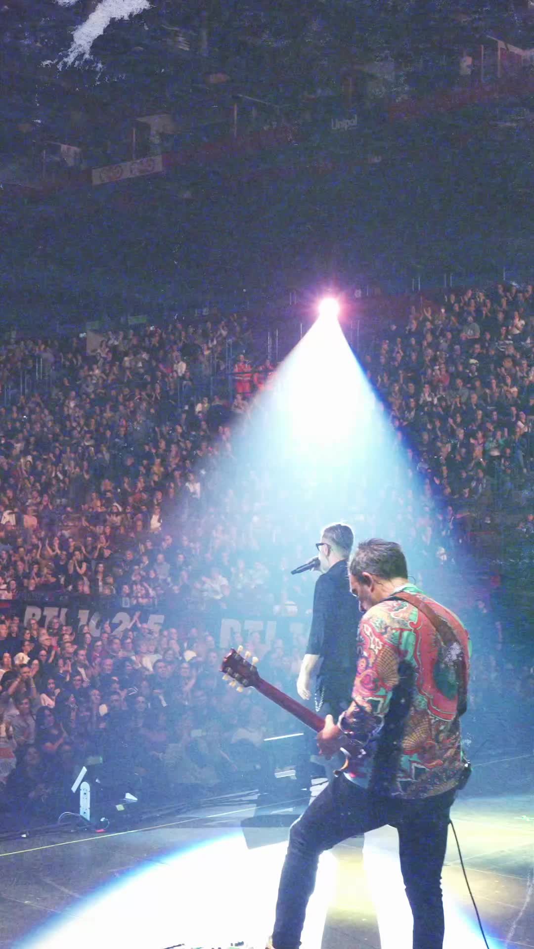 I palasport ci hanno regalato emozioni immense… ma il viaggio non finisce qui!
Da stasera il tour entra nei teatri, con un nuovo capitolo ricco di date che ci faranno sognare fino a dicembre 🎶
Stasera si riparte da Genova, al Teatro Carlo Felice, vi aspetto!
Video @emiseven
#MarcoMasini #CiVorrebbeAncoraIlMare�@friendsandpartners @momyrecords @concerto.official @rtl1025 @birindelliauto